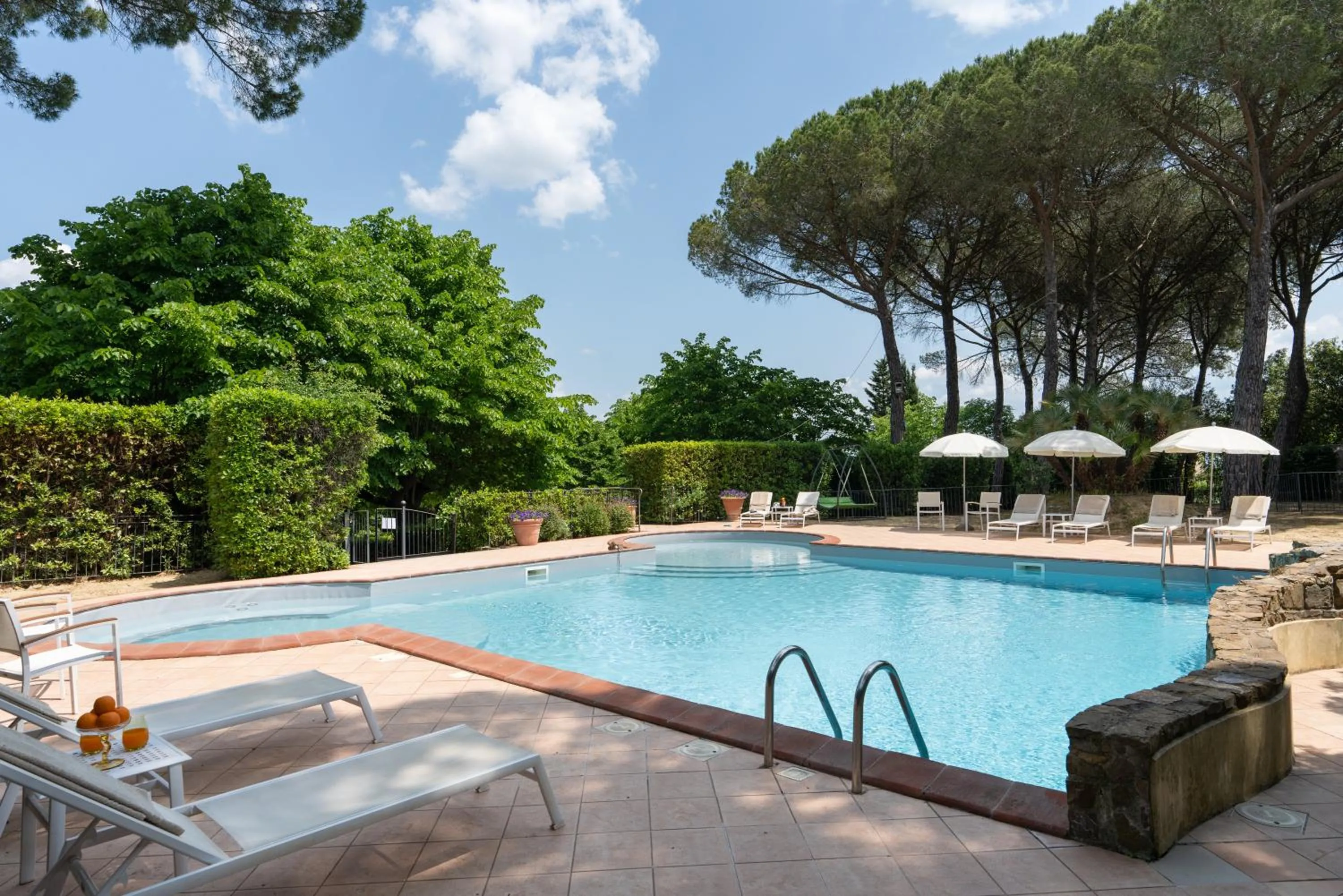 Swimming pool in Relais Villa Bianca