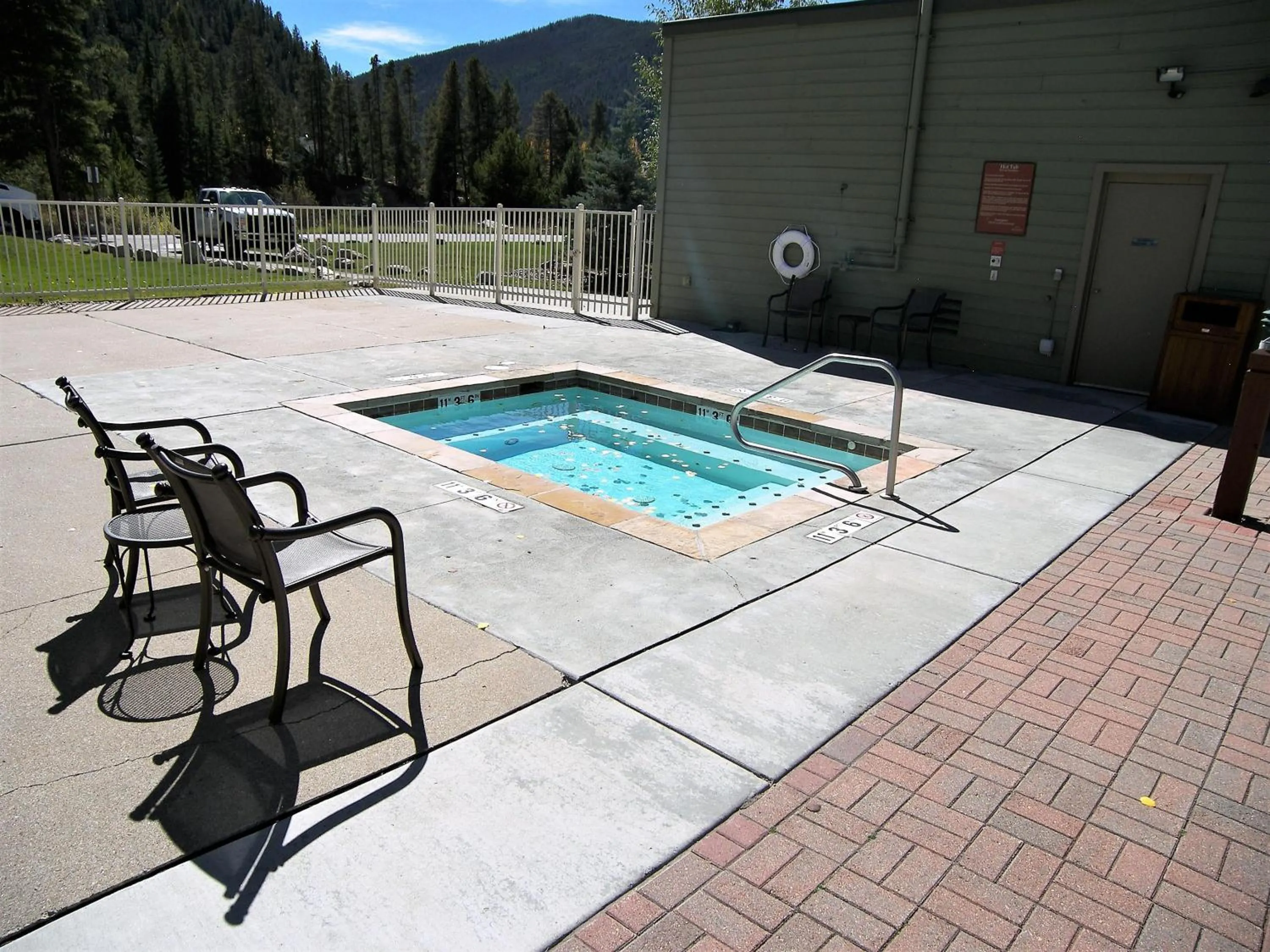 Hot Tub in Edgewater Studio 1 Bath EWJP