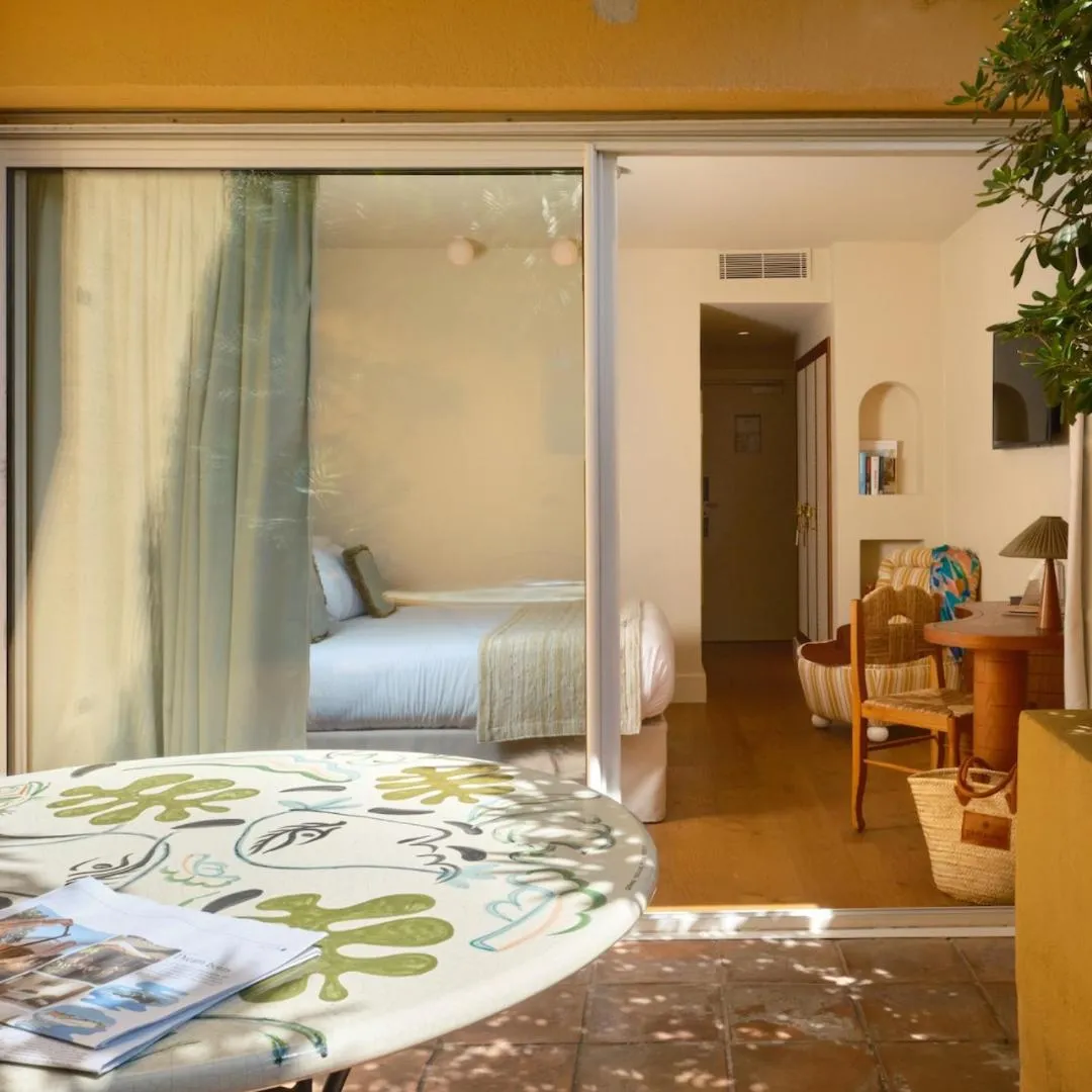 Bed in Hôtel La Pérouse Nice Baie des Anges