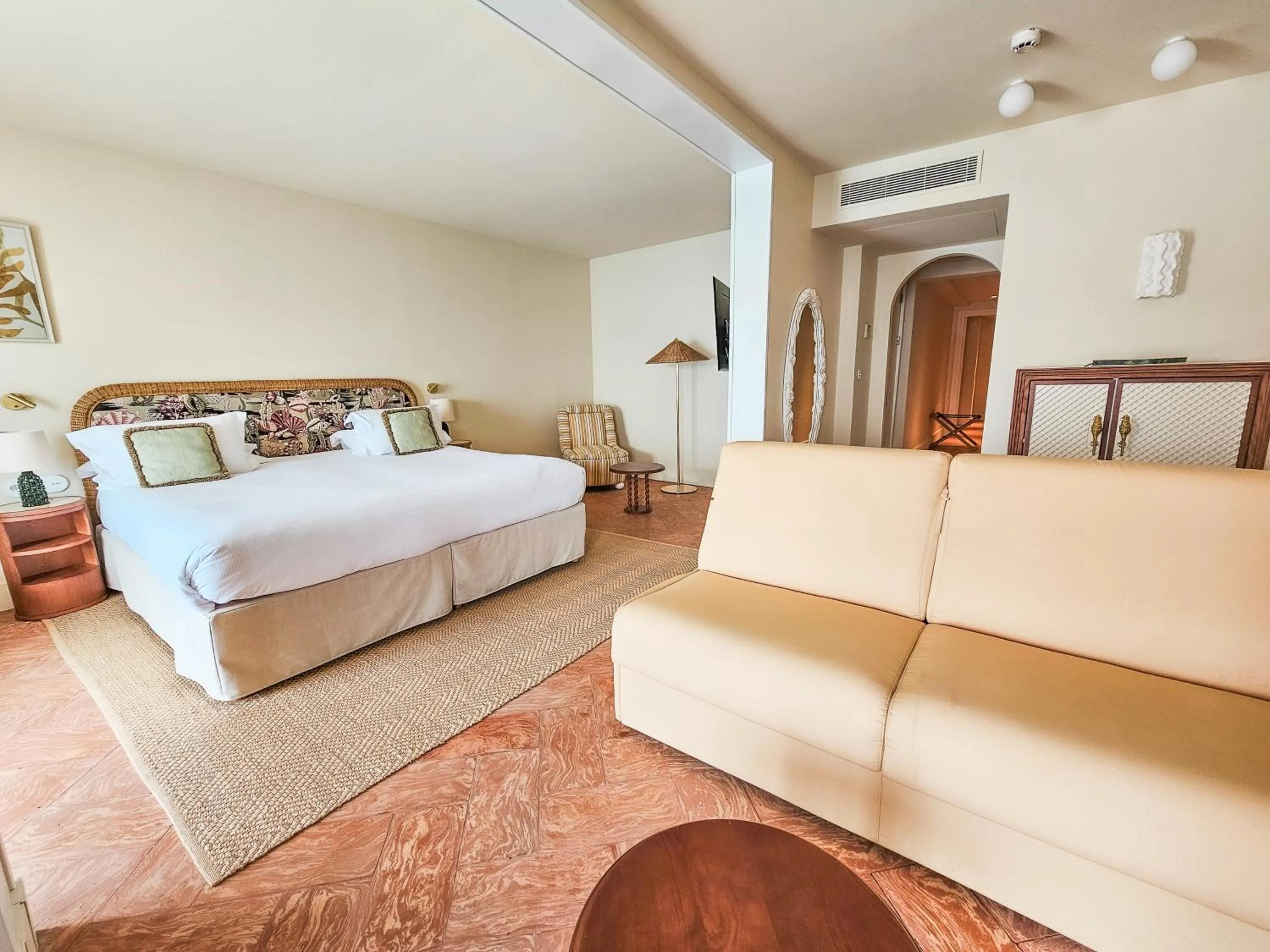 Bed in Hôtel La Pérouse Nice Baie des Anges