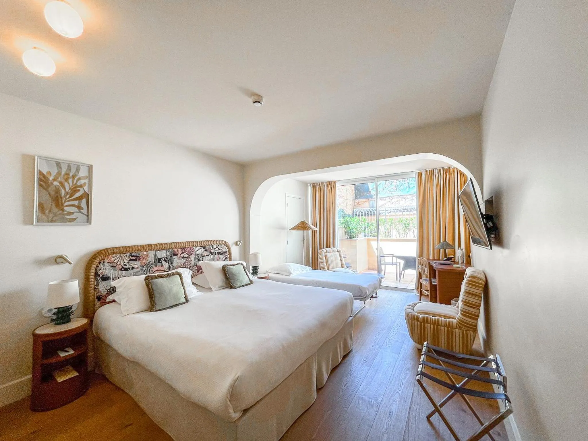 Photo of the whole room, Bed in Hôtel La Pérouse Nice Baie des Anges