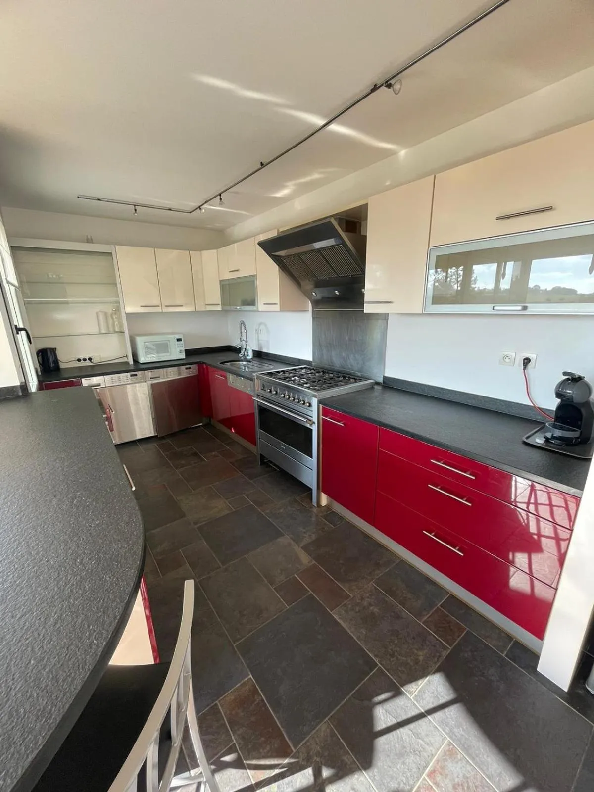 kitchen in ibis Styles Bethune Bruay la Buissière