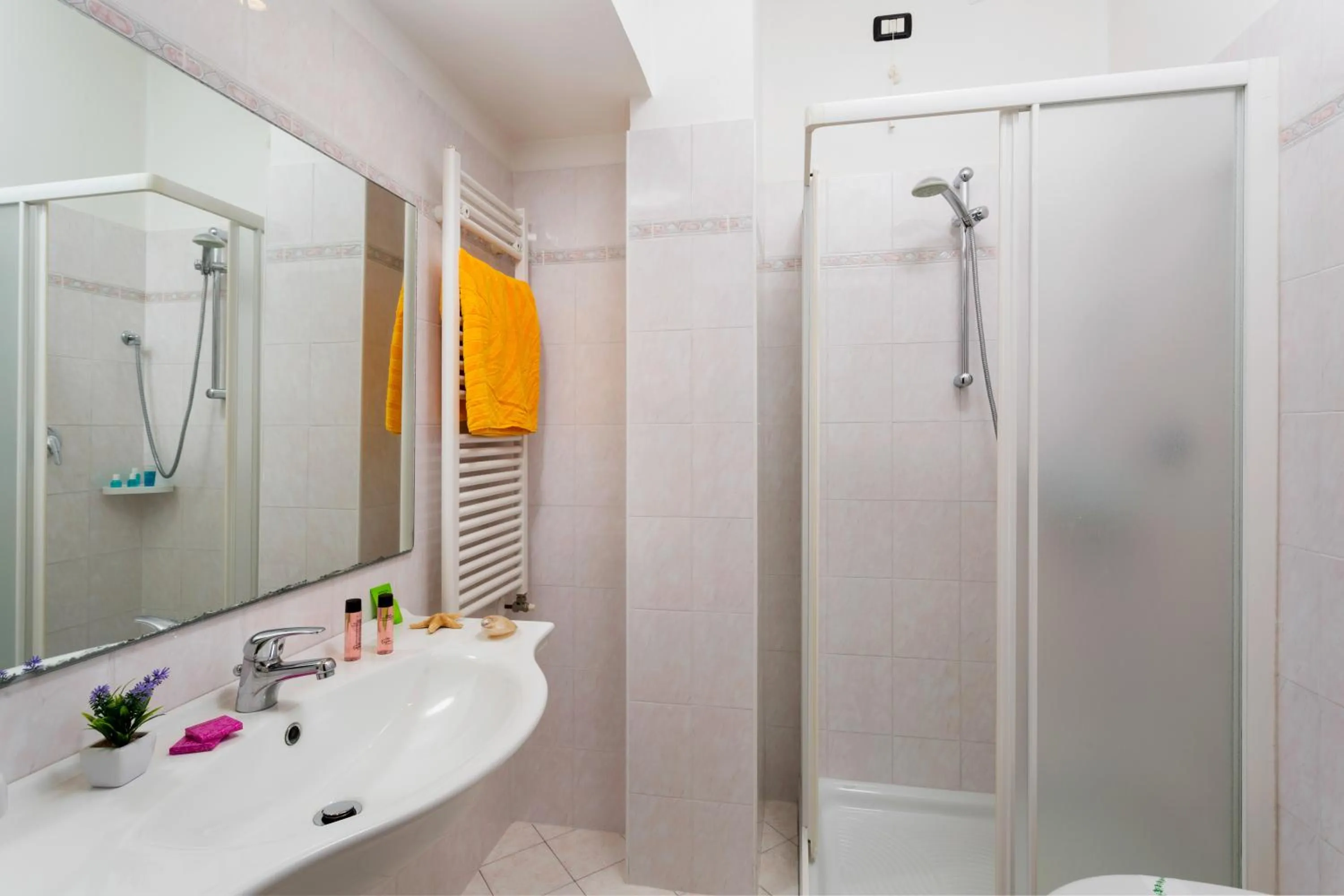 Toilet in Hotel Cannes - in pieno centro