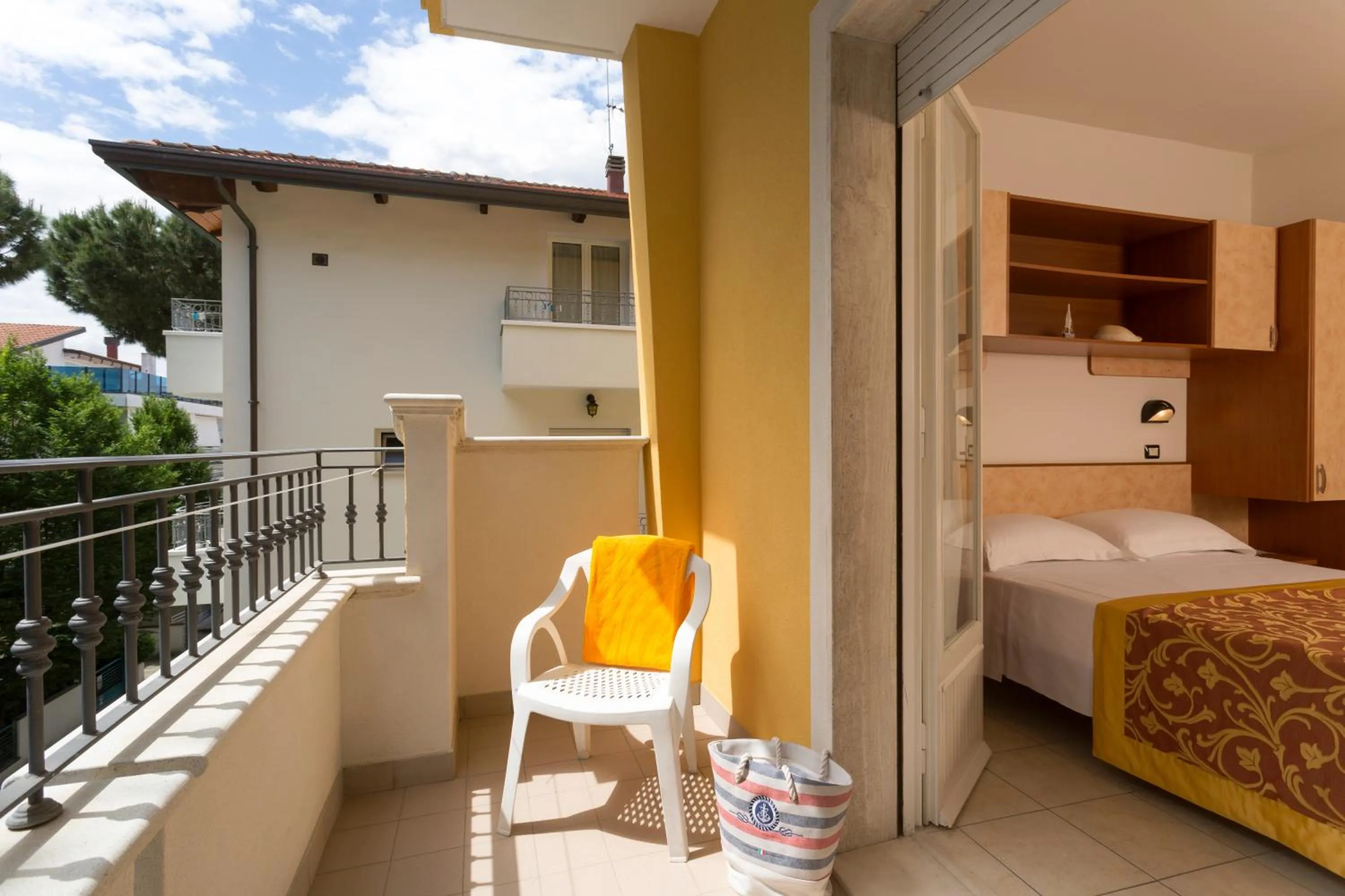 Balcony/Terrace, Bed in Hotel Cannes - in pieno centro