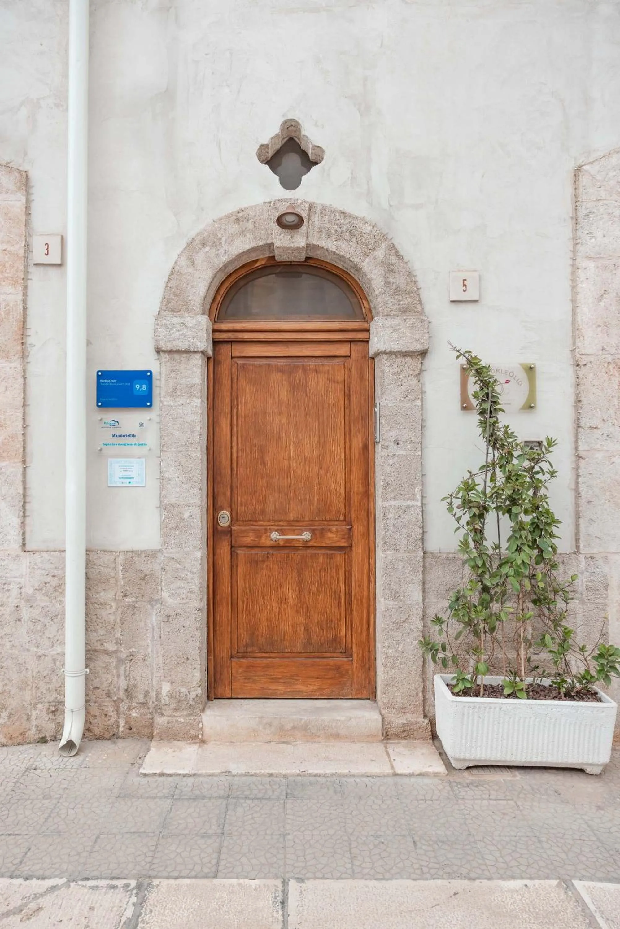 Facade/entrance in MandorleOlio