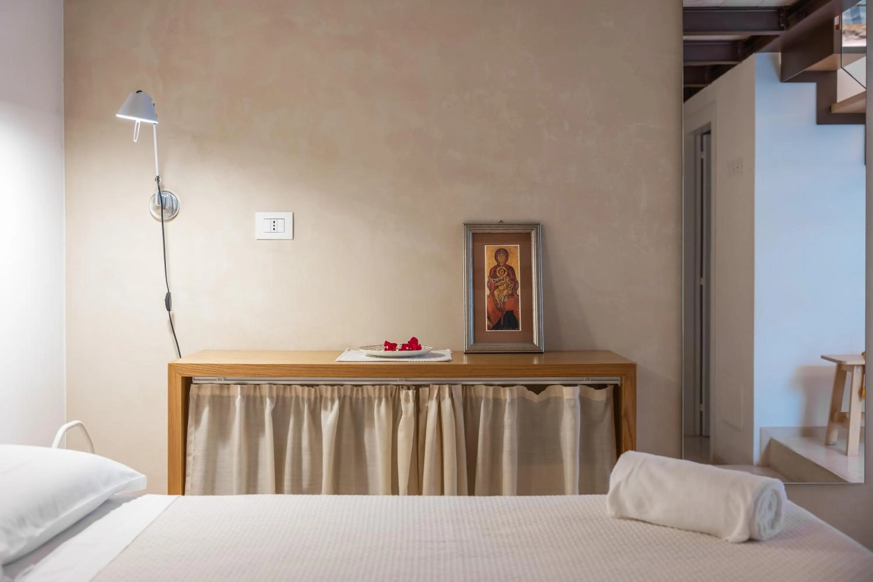 Photo of the whole room, Bed in MandorleOlio