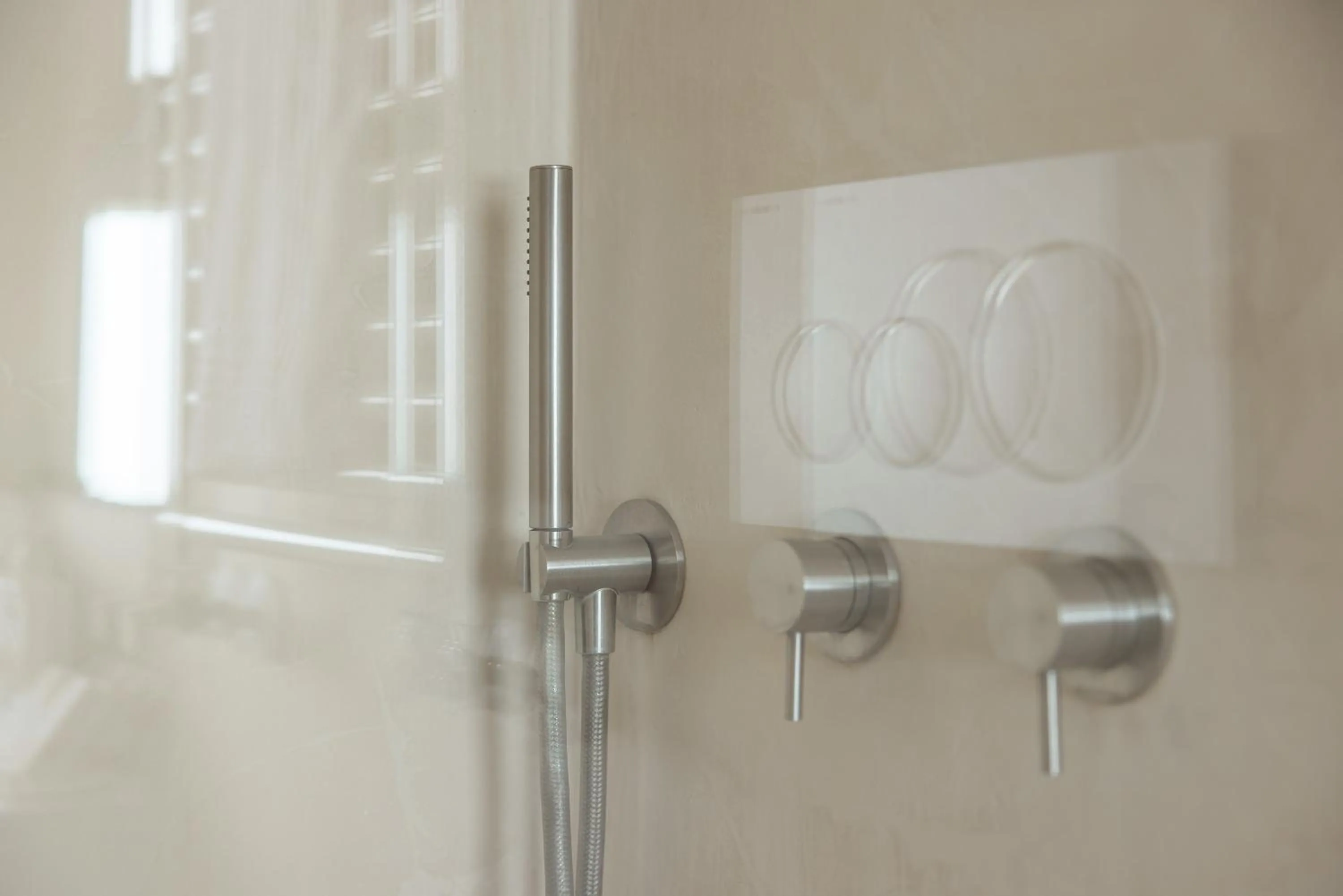 Shower in MandorleOlio