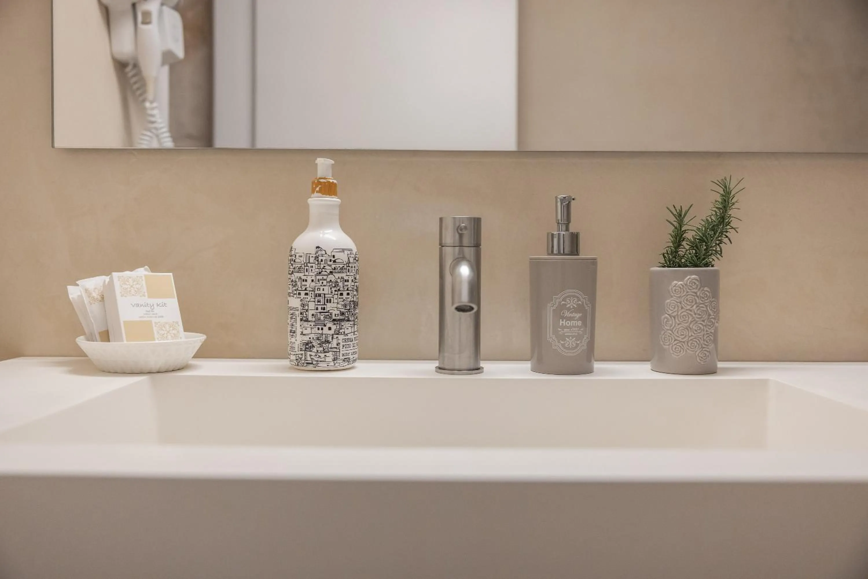 Bathroom in MandorleOlio