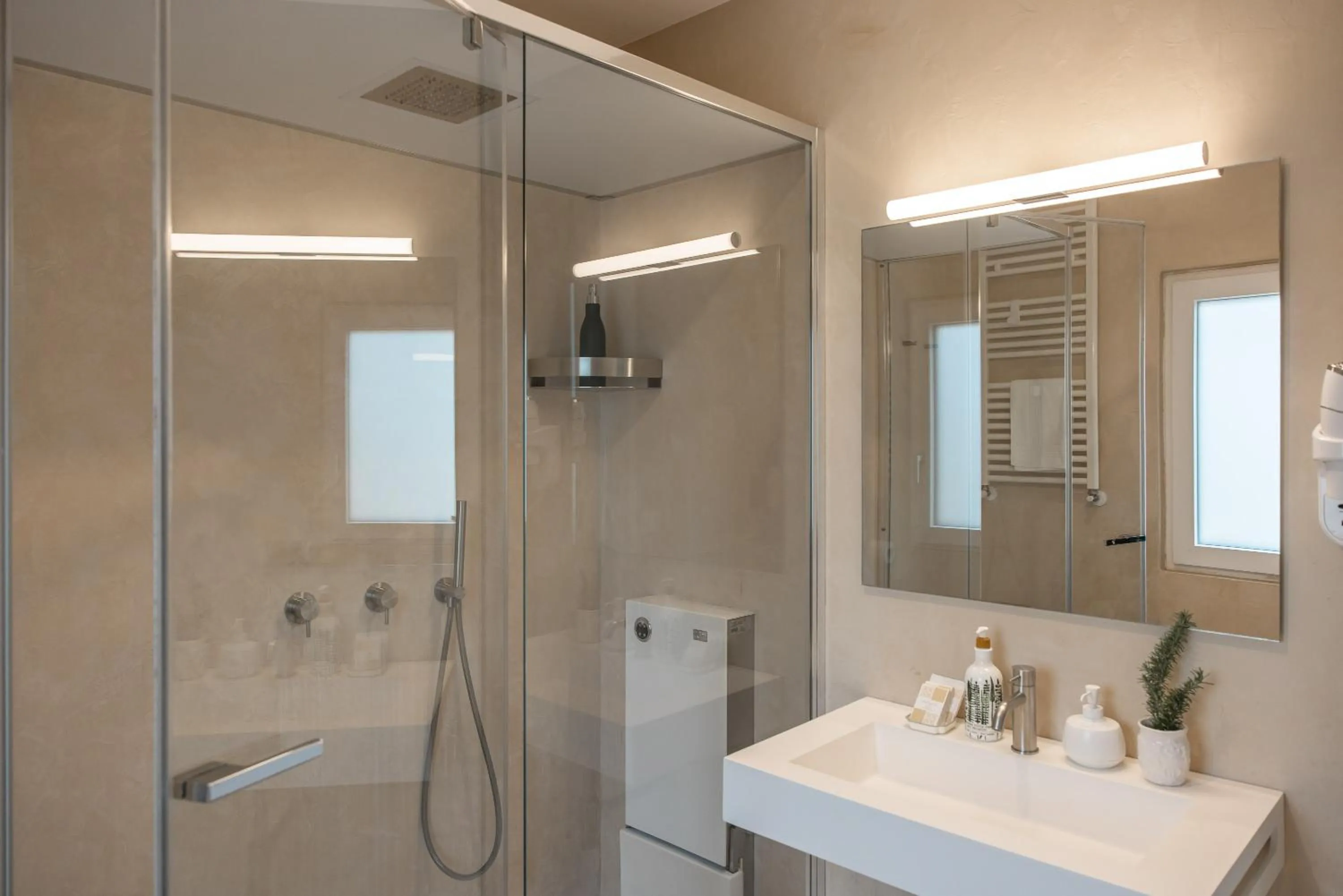 Shower in MandorleOlio