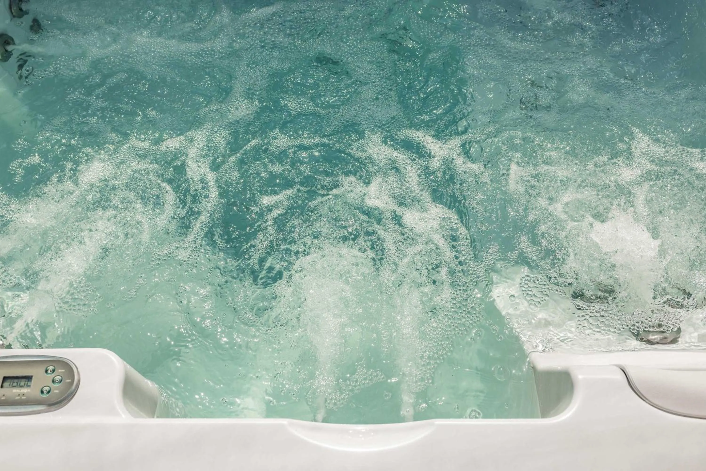 Hot Tub in MandorleOlio