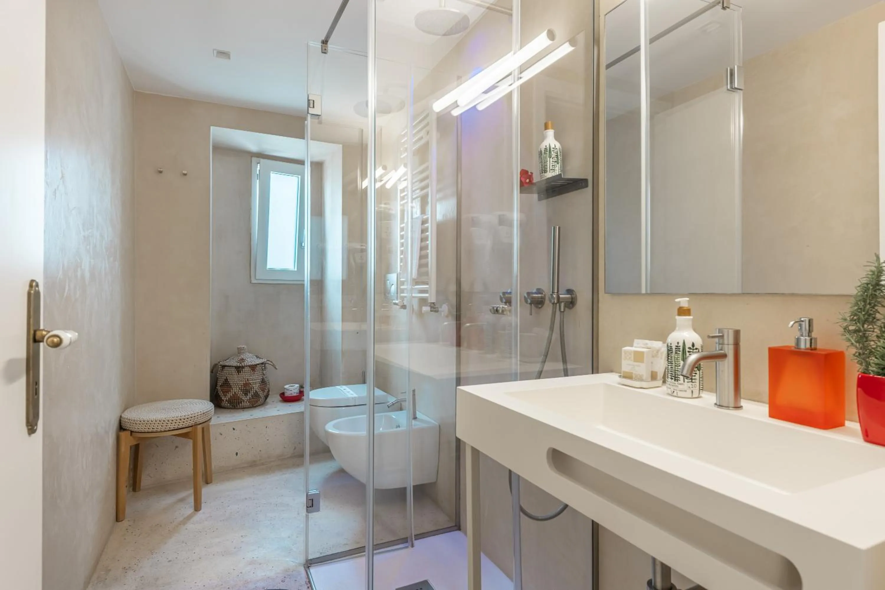 Shower in MandorleOlio