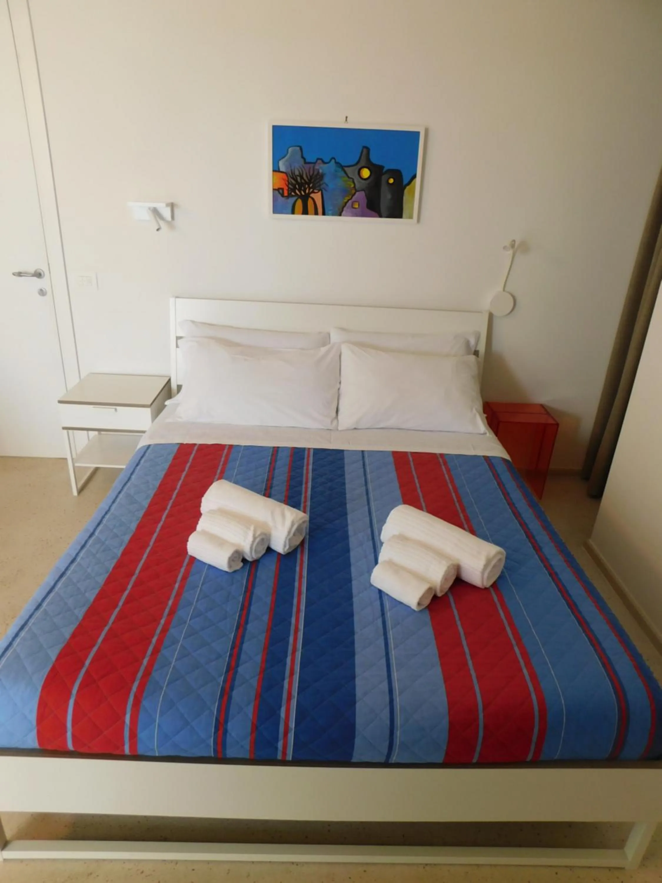 Decorative detail, Bed in MandorleOlio