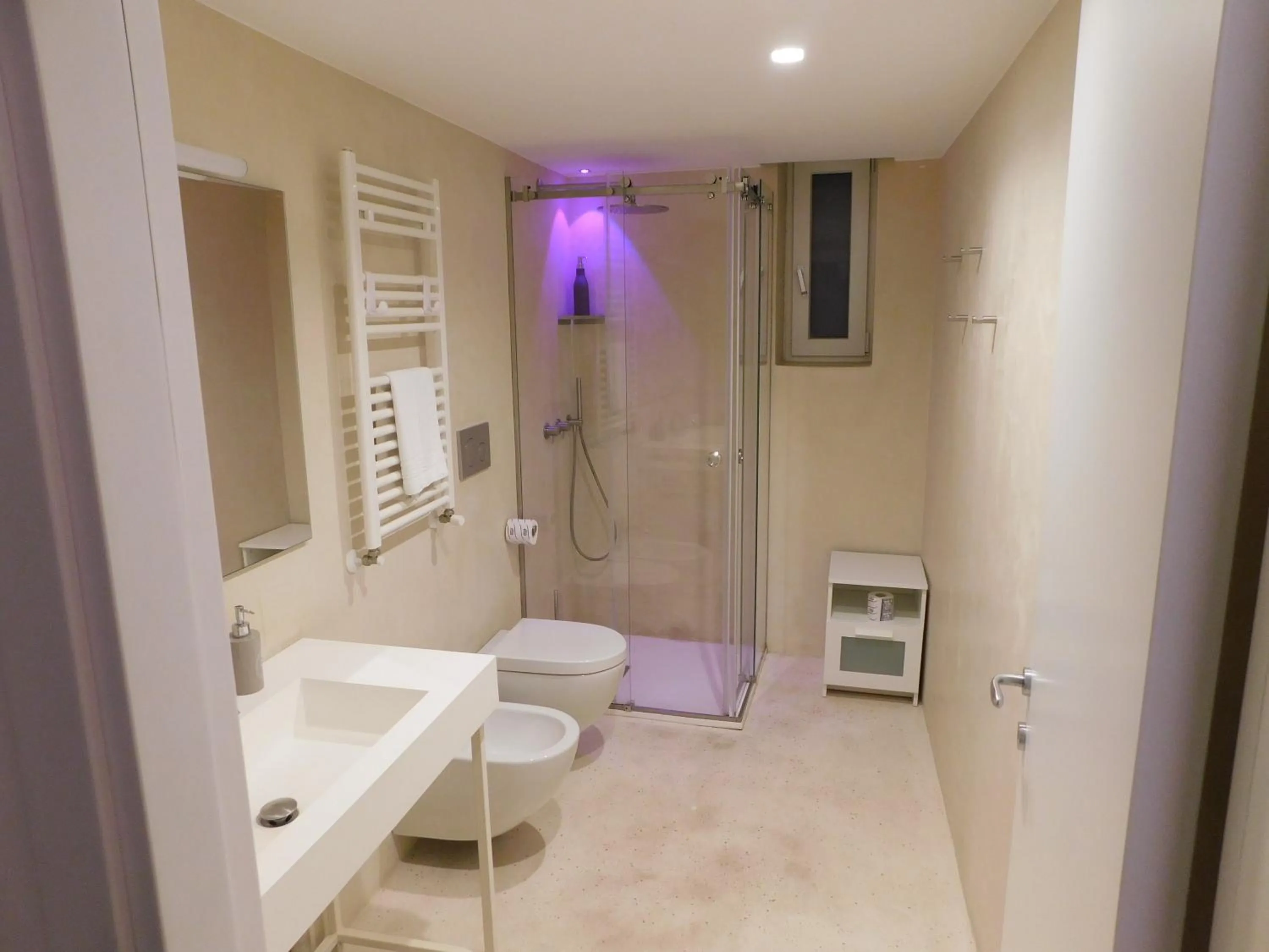 Shower in MandorleOlio