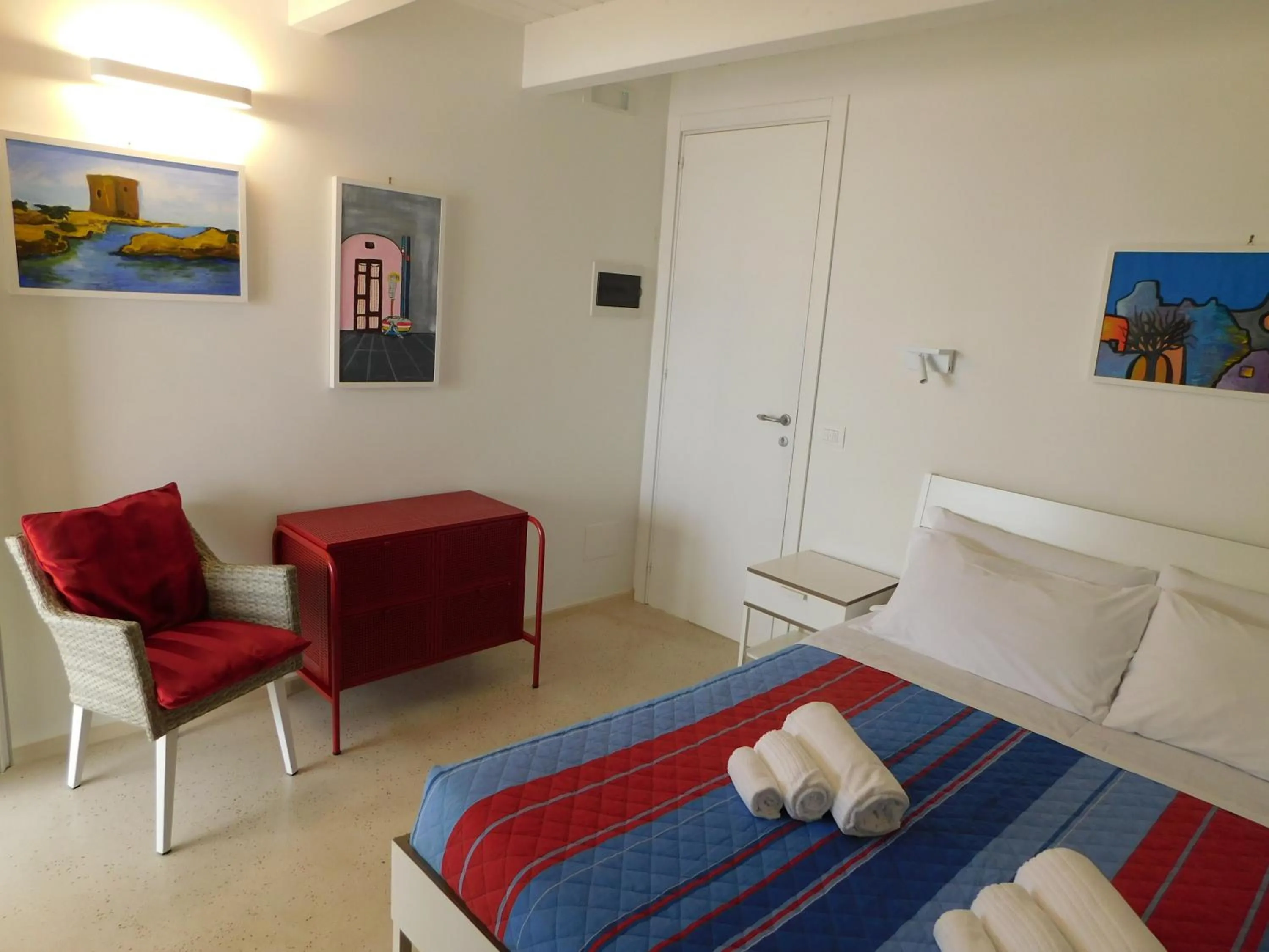 Photo of the whole room, Bed in MandorleOlio