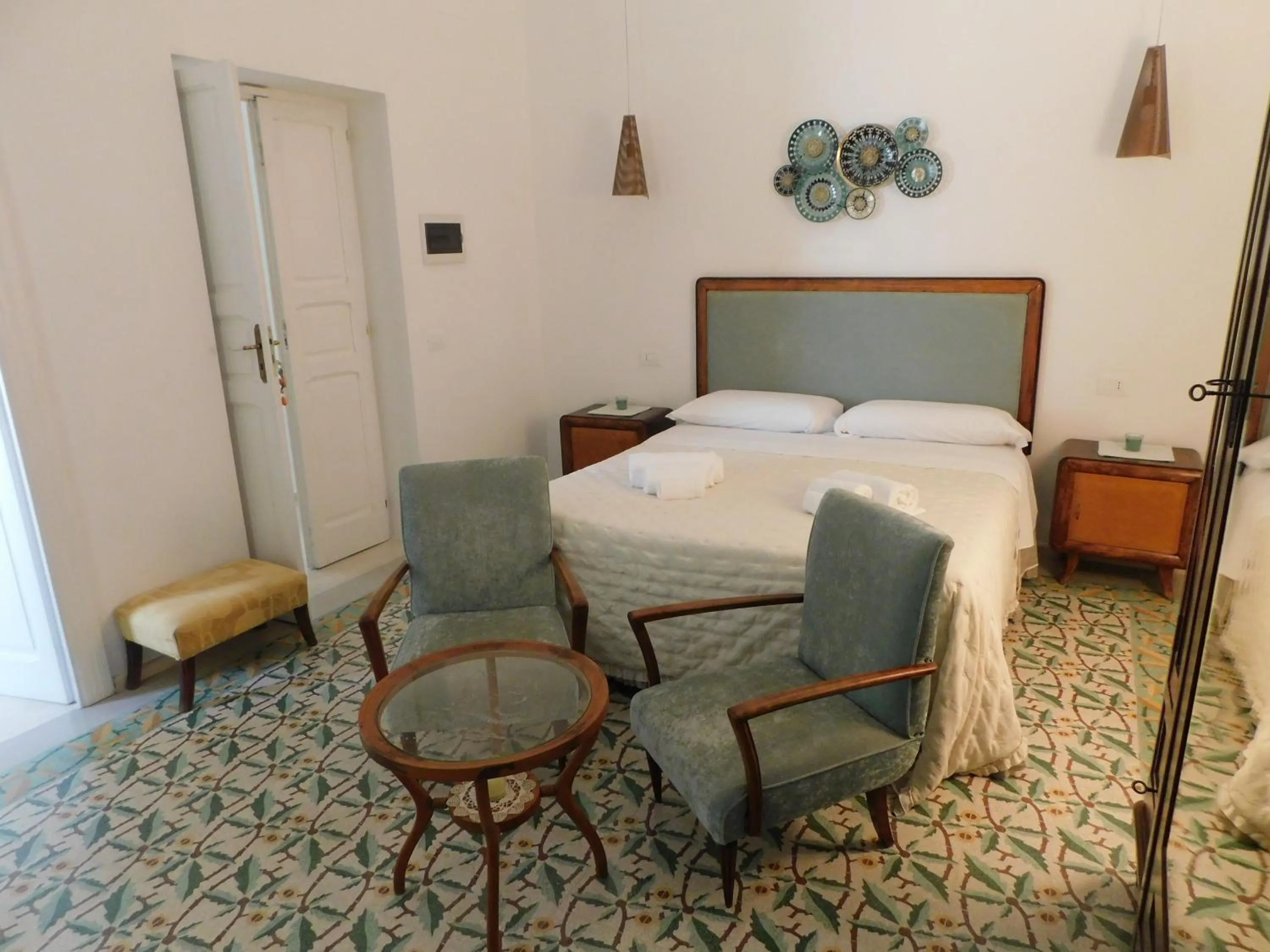 Photo of the whole room, Bed in MandorleOlio