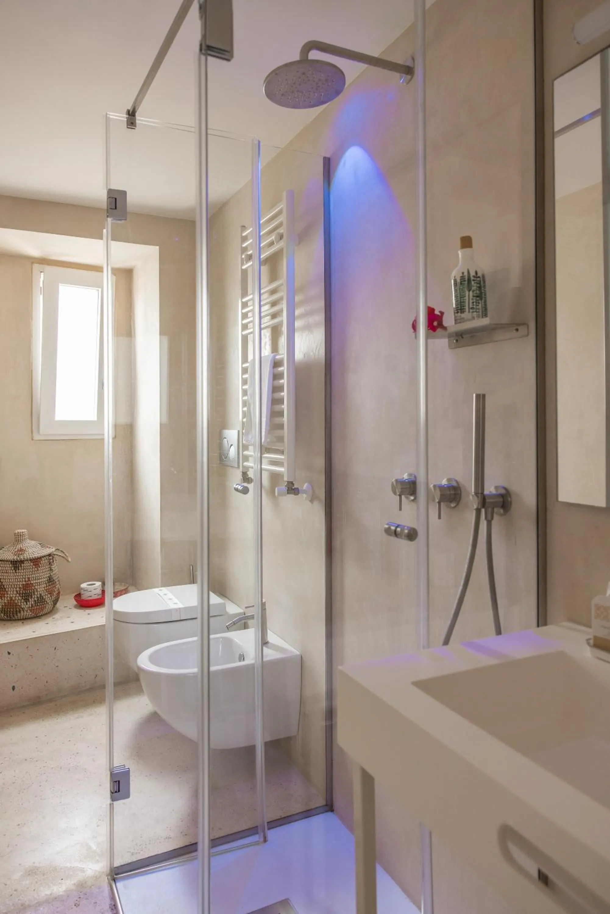 Shower in MandorleOlio