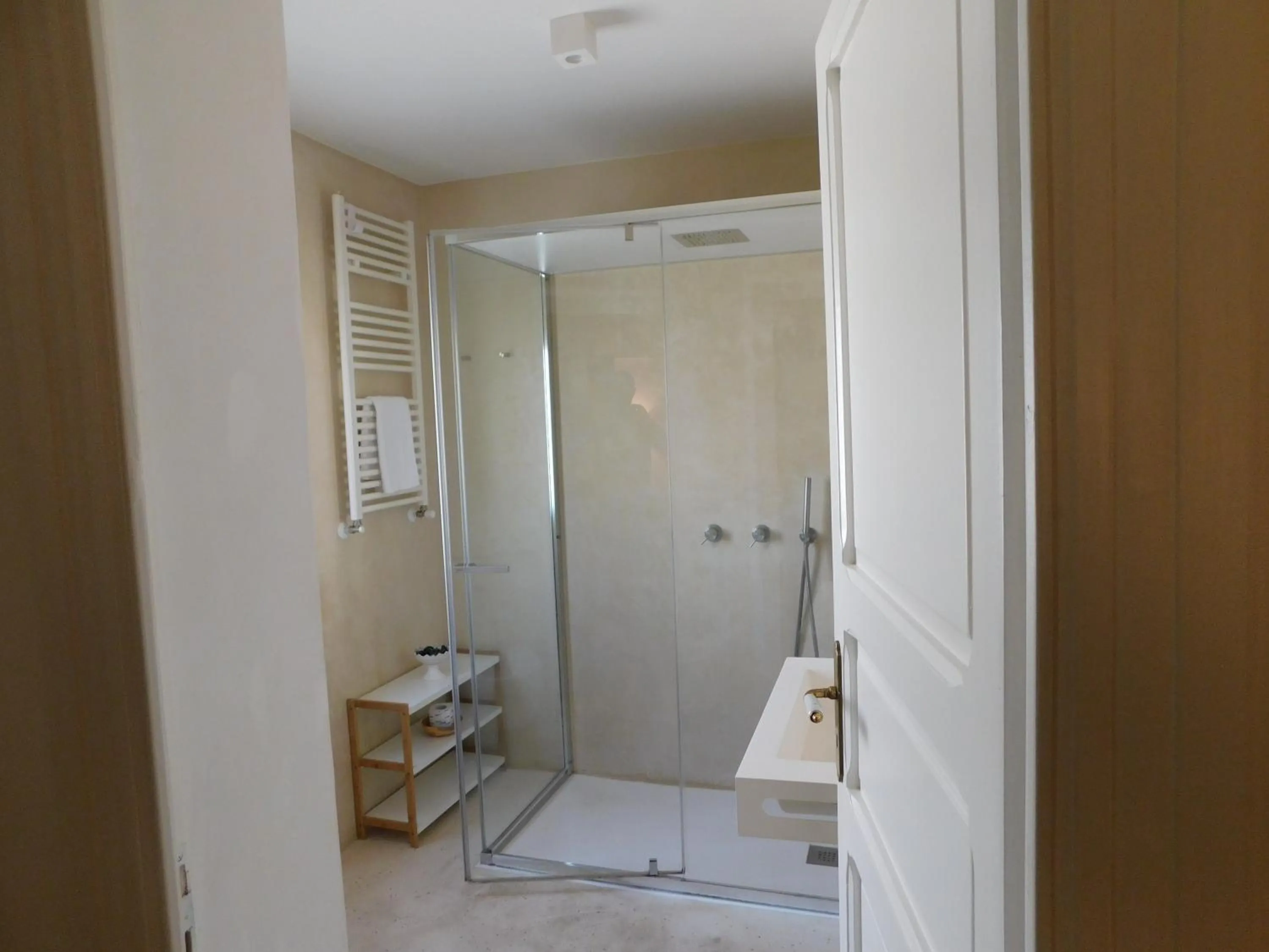 Shower in MandorleOlio