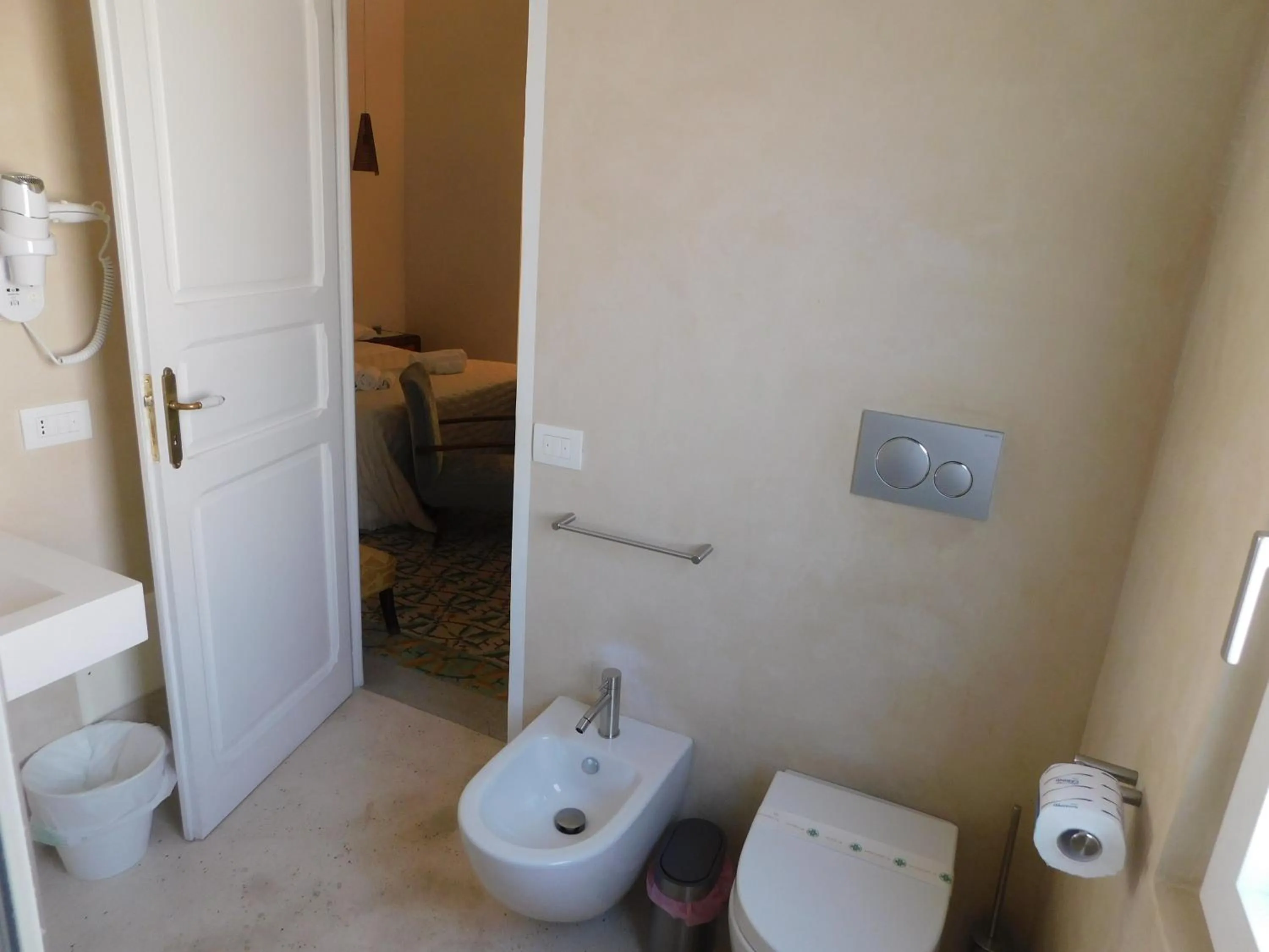 Bathroom in MandorleOlio