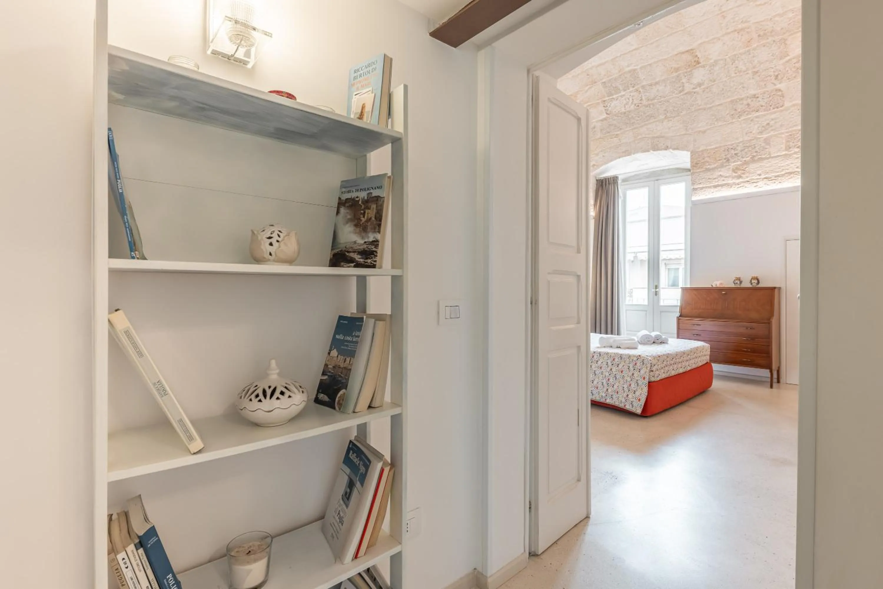 Photo of the whole room, Bed in MandorleOlio