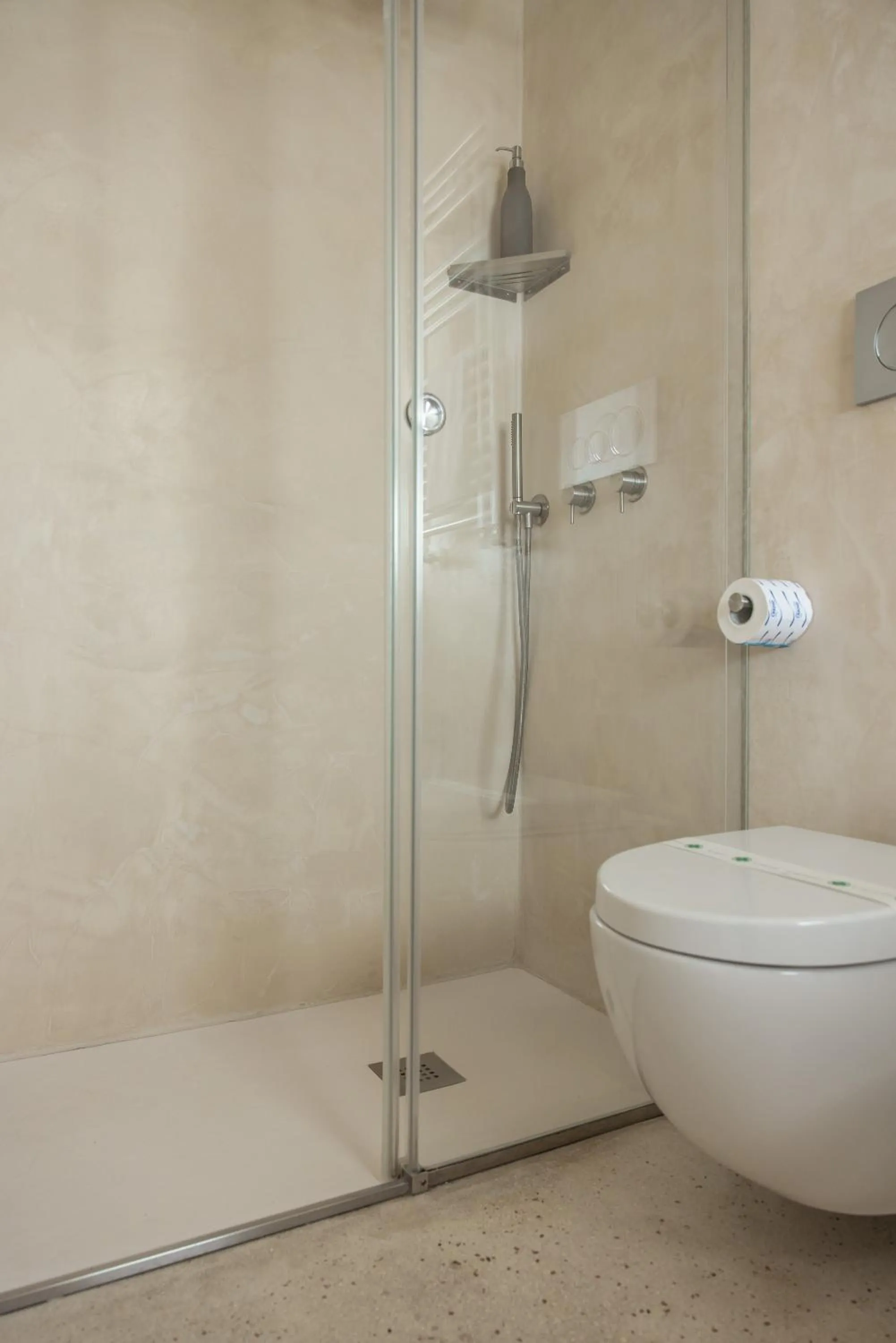 Shower in MandorleOlio