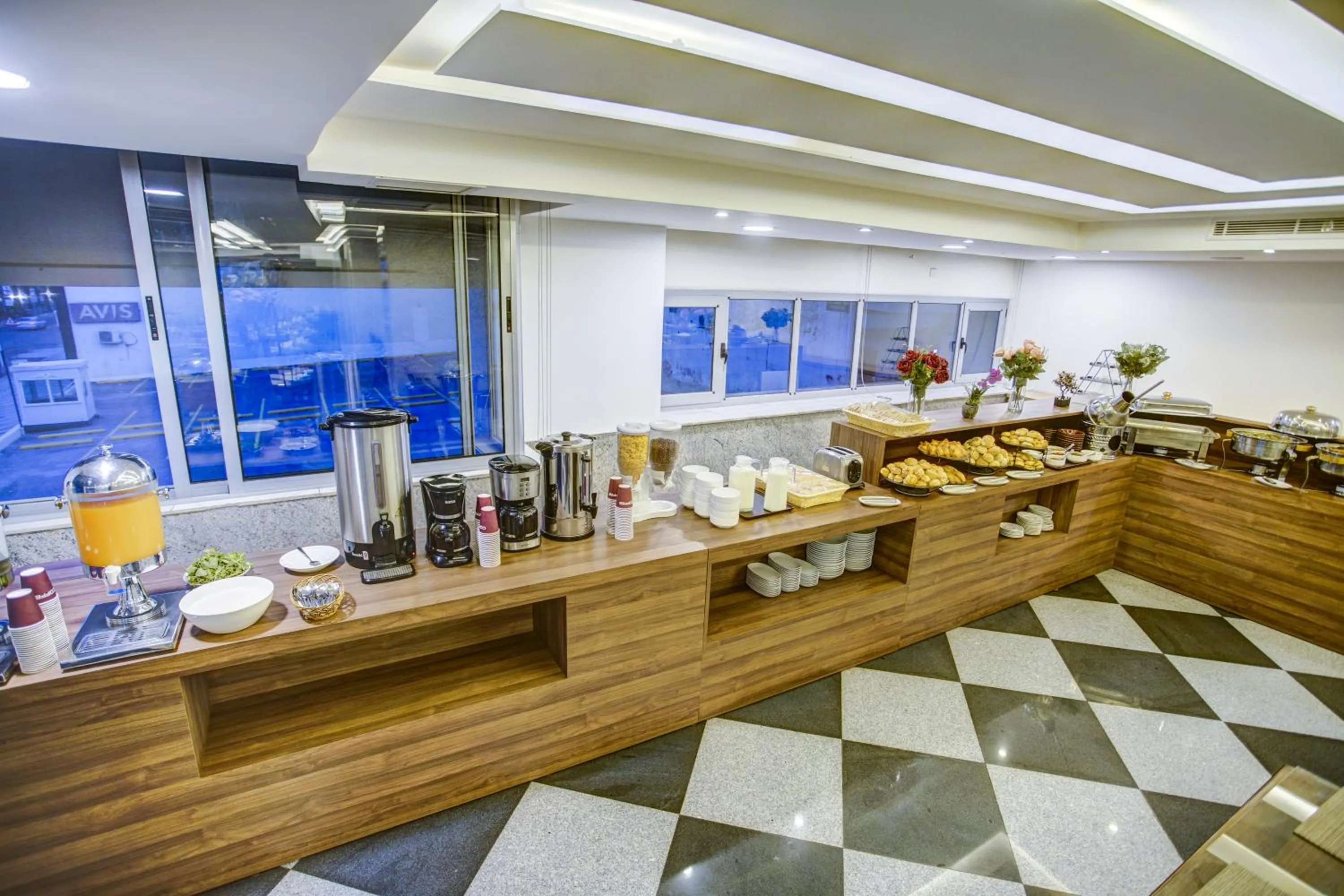 Restaurant/places to eat in Nairoukh Hotel Aqaba