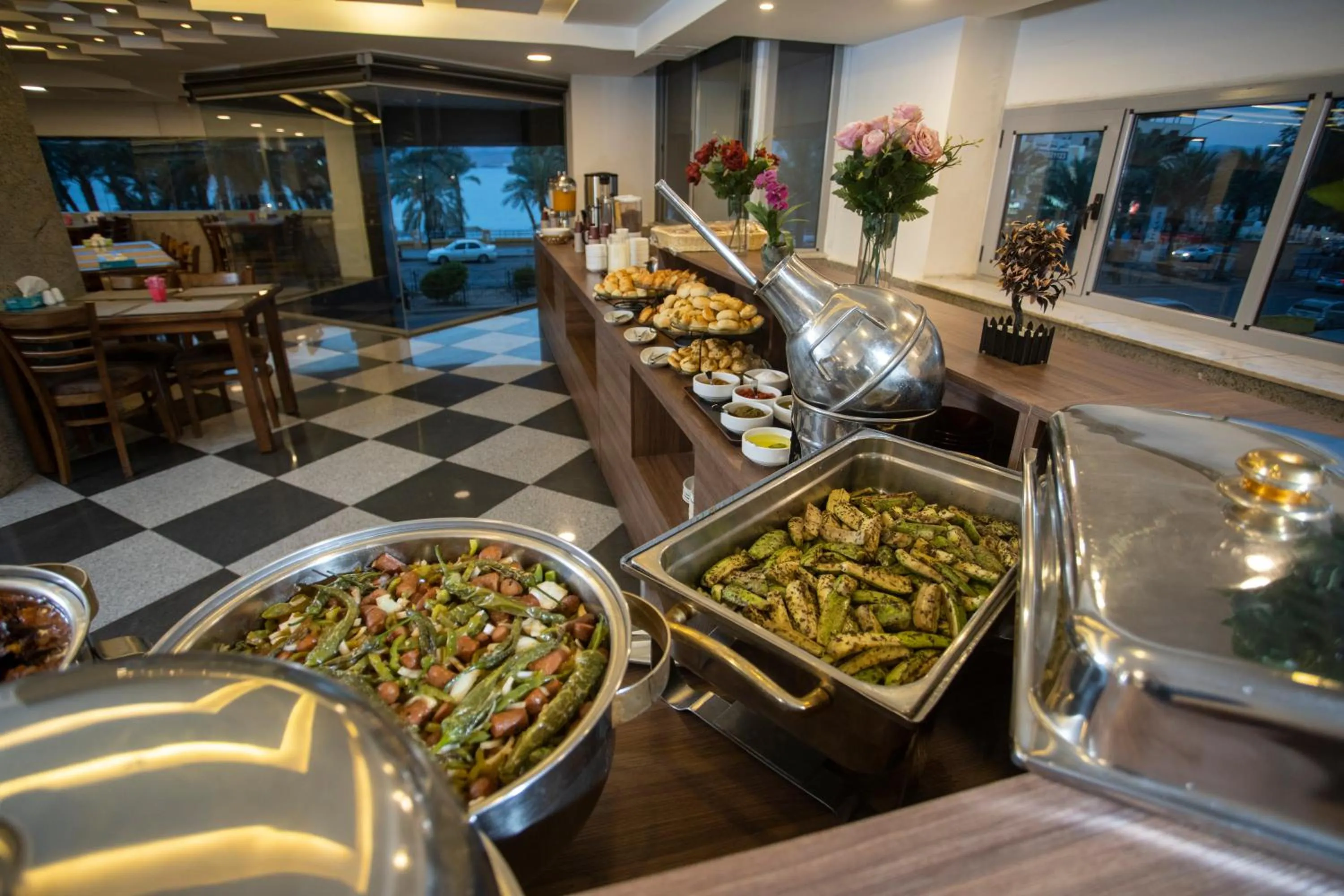 Restaurant/places to eat in Nairoukh Hotel Aqaba