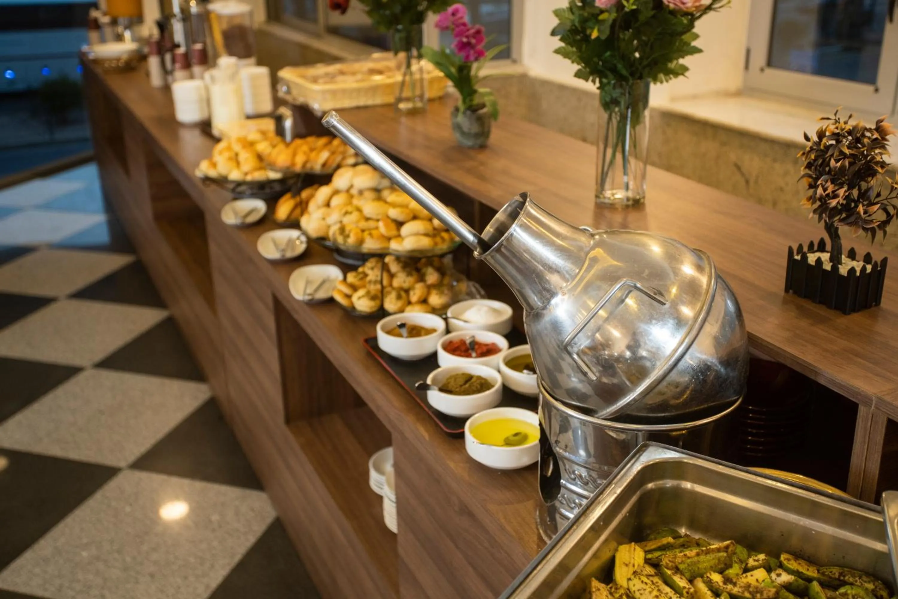 Restaurant/places to eat in Nairoukh Hotel Aqaba