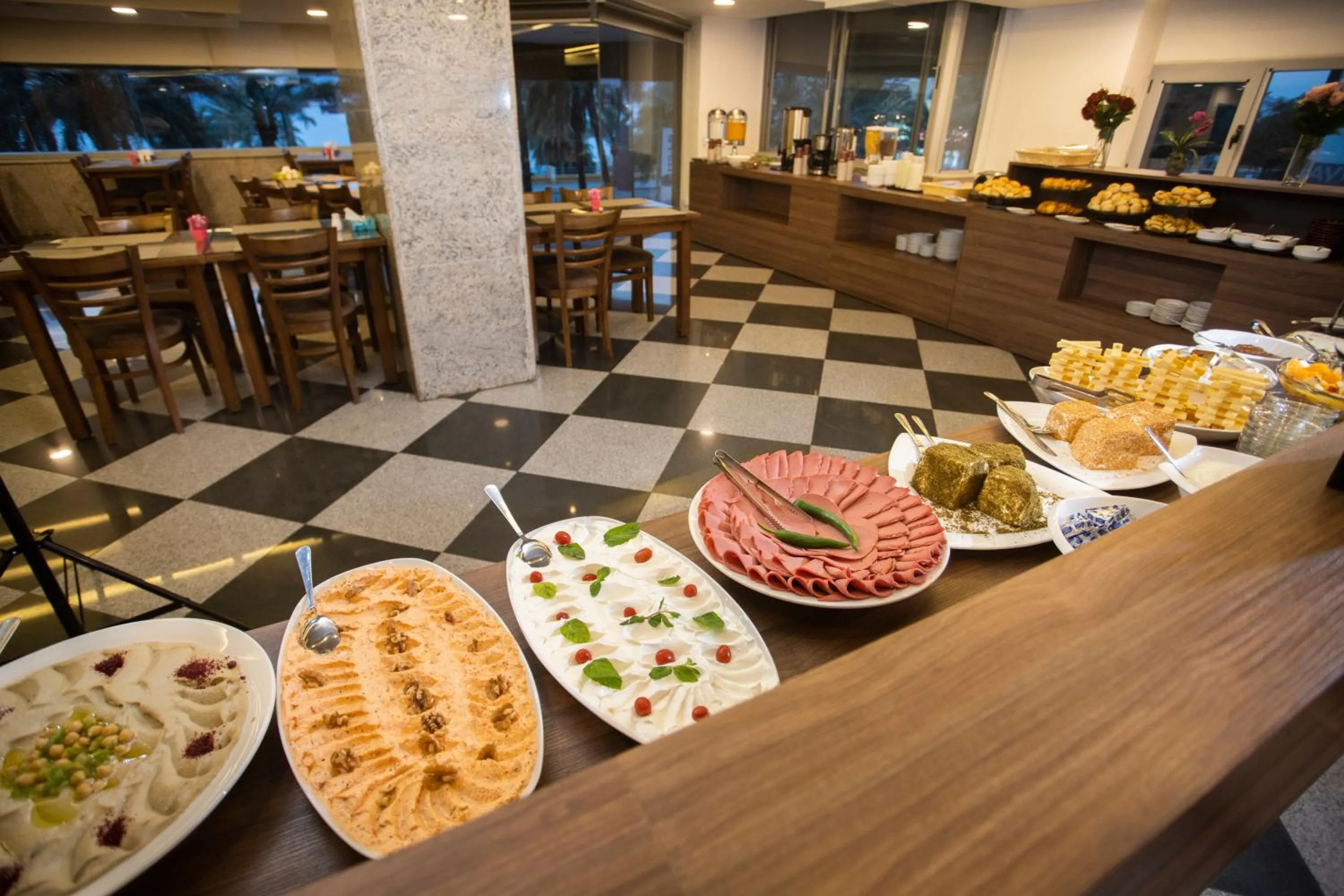 Restaurant/places to eat in Nairoukh Hotel Aqaba