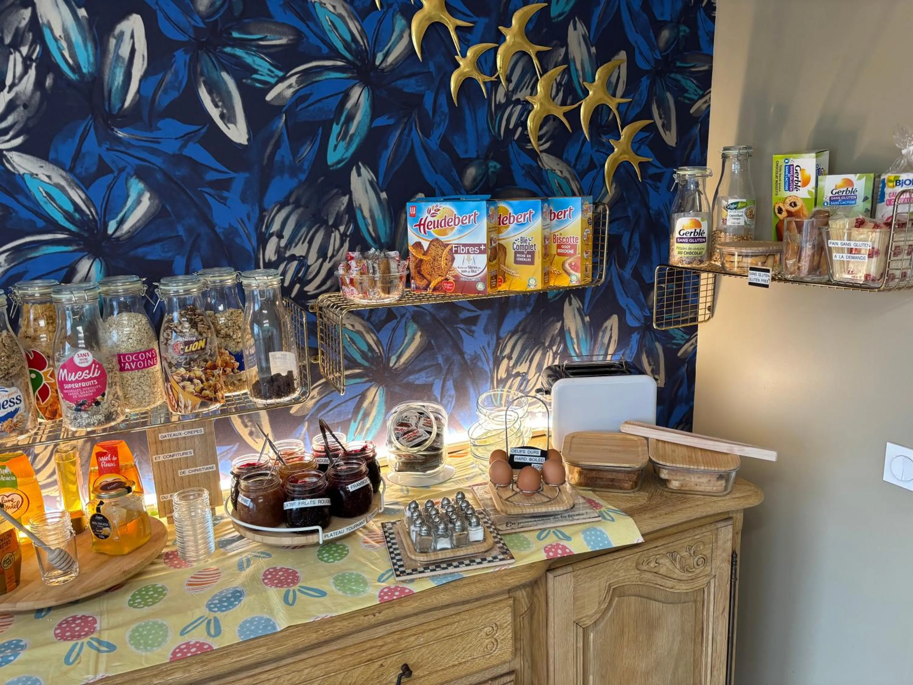 Breakfast in Contact hôtel - Hôtel Les Bleuets & SPA