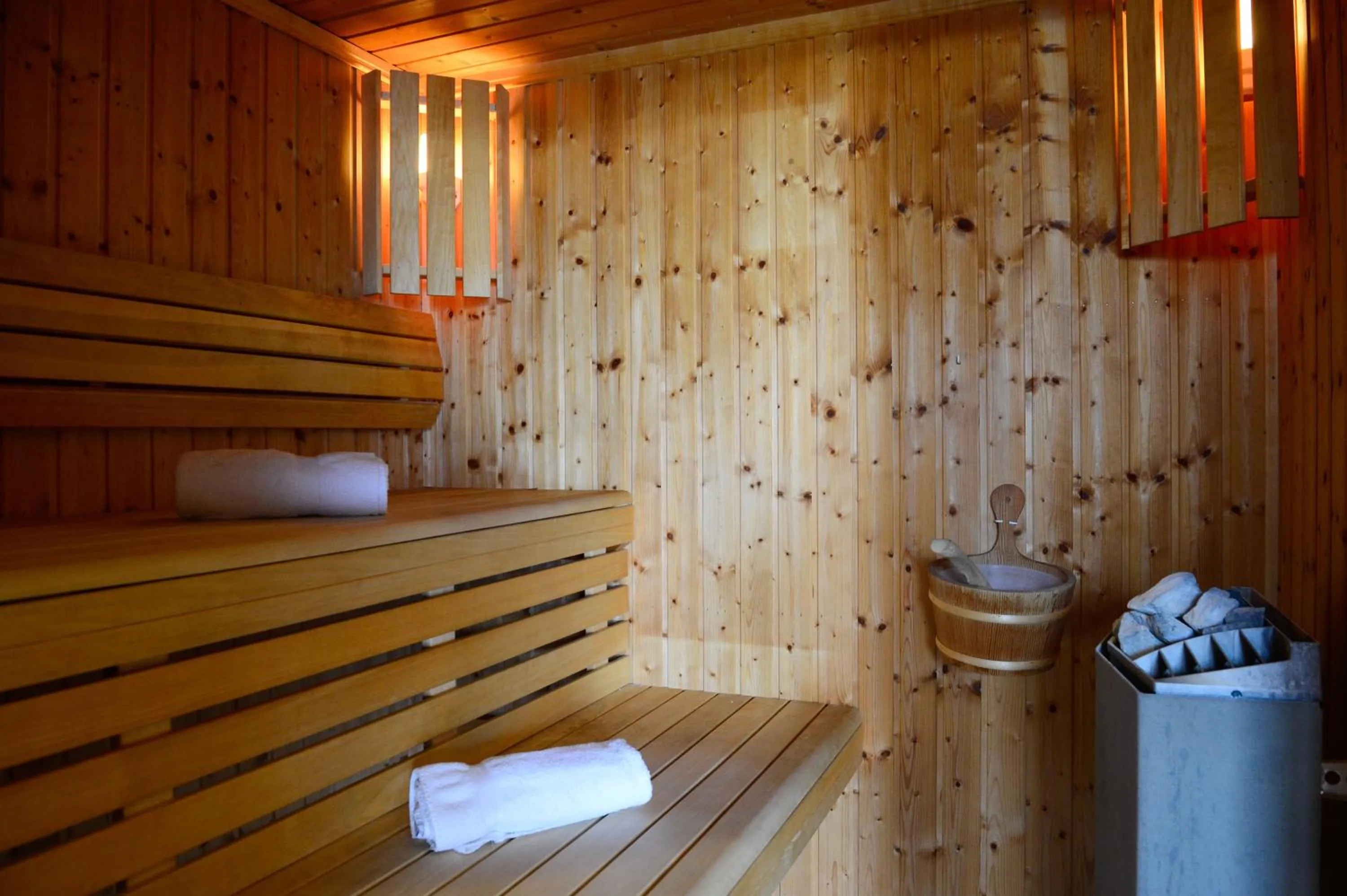 Sauna in Contact hôtel - Hôtel Les Bleuets & SPA