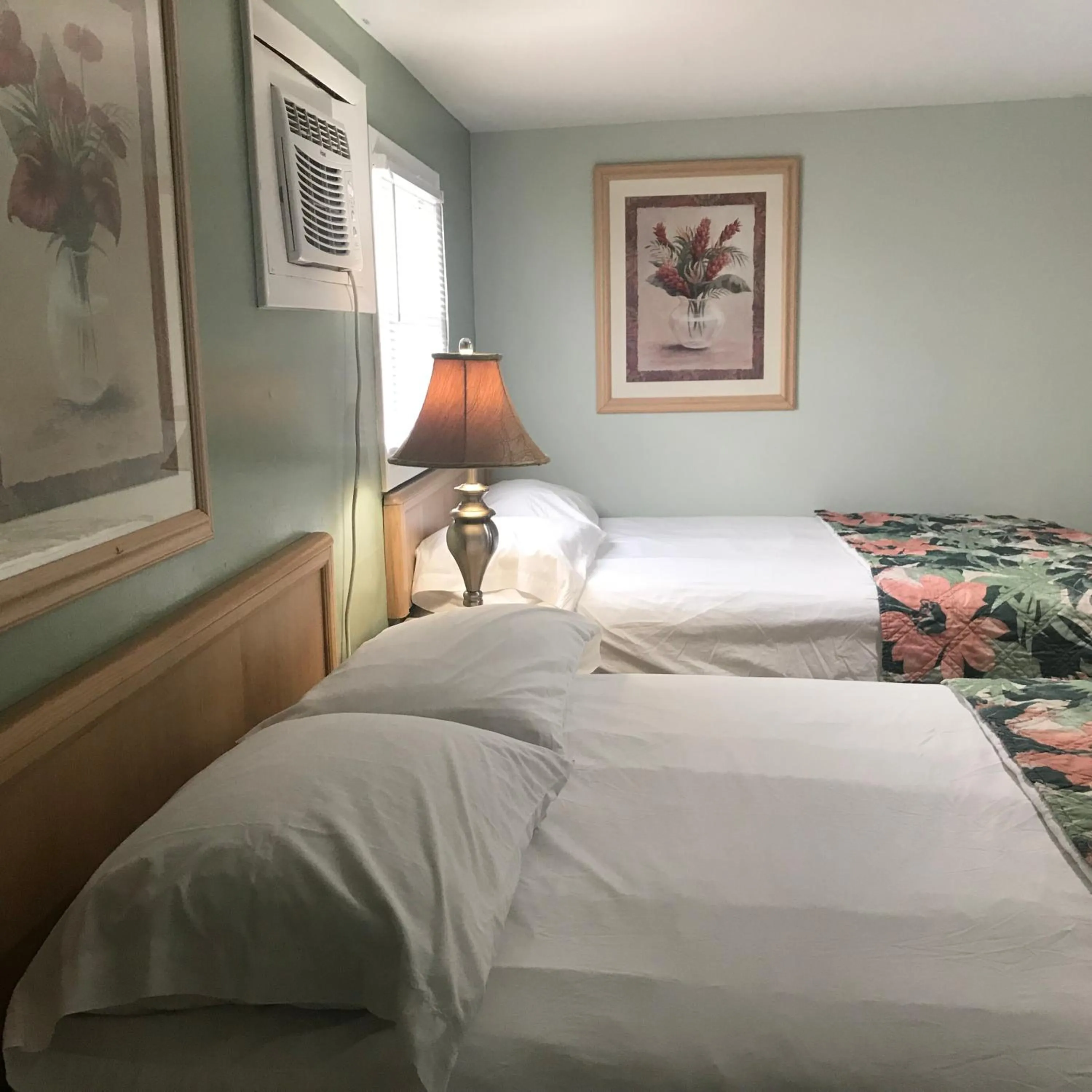 Bedroom, Bed in Mallard Apartments