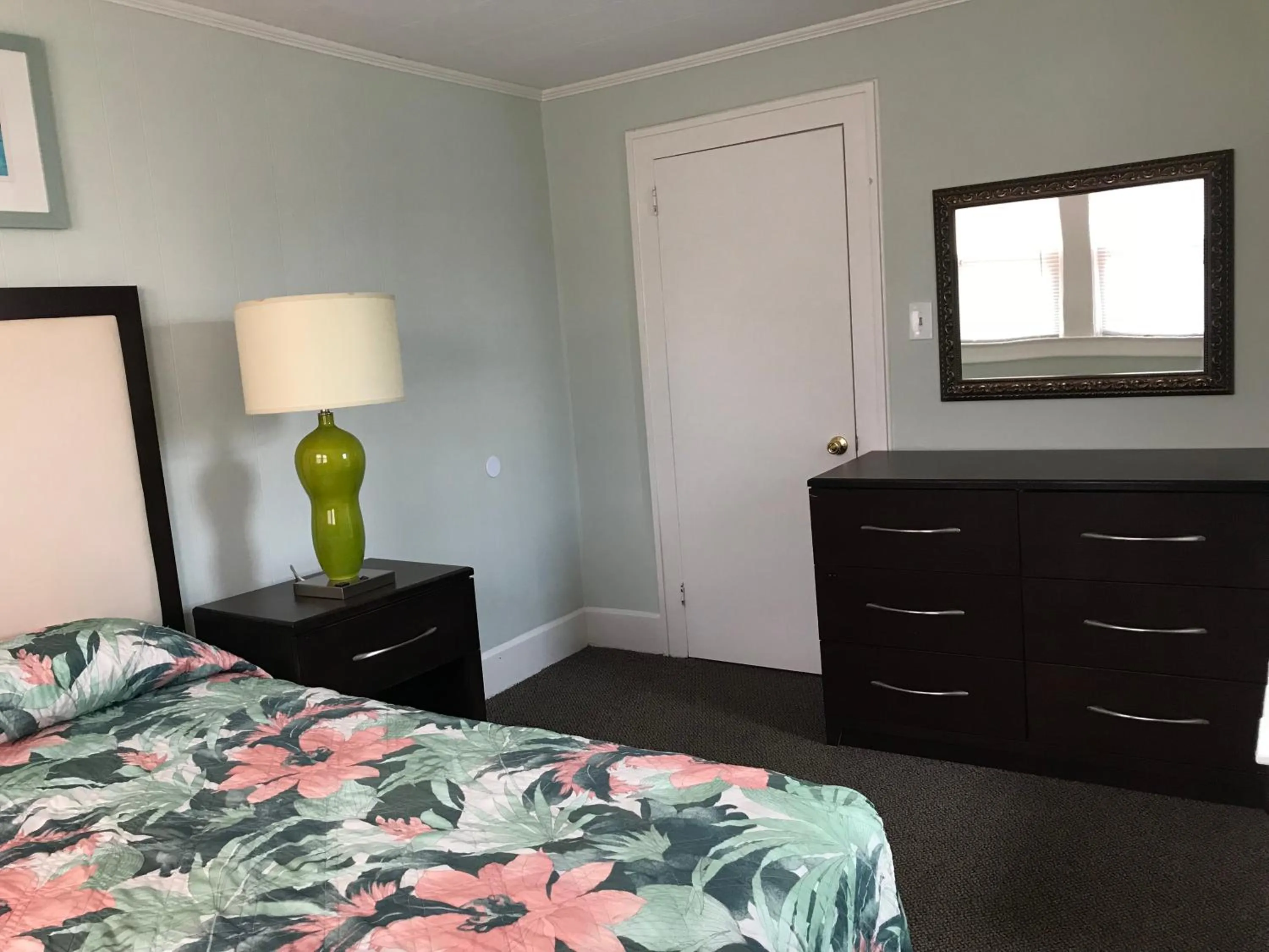 Bedroom, Bed in Mallard Apartments