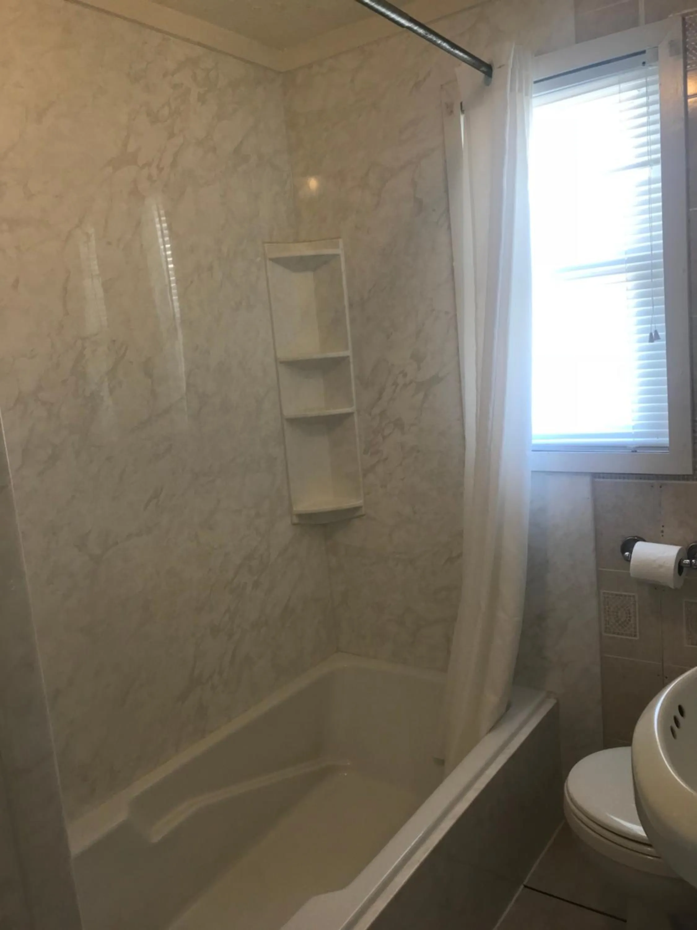 Shower in Mallard Apartments