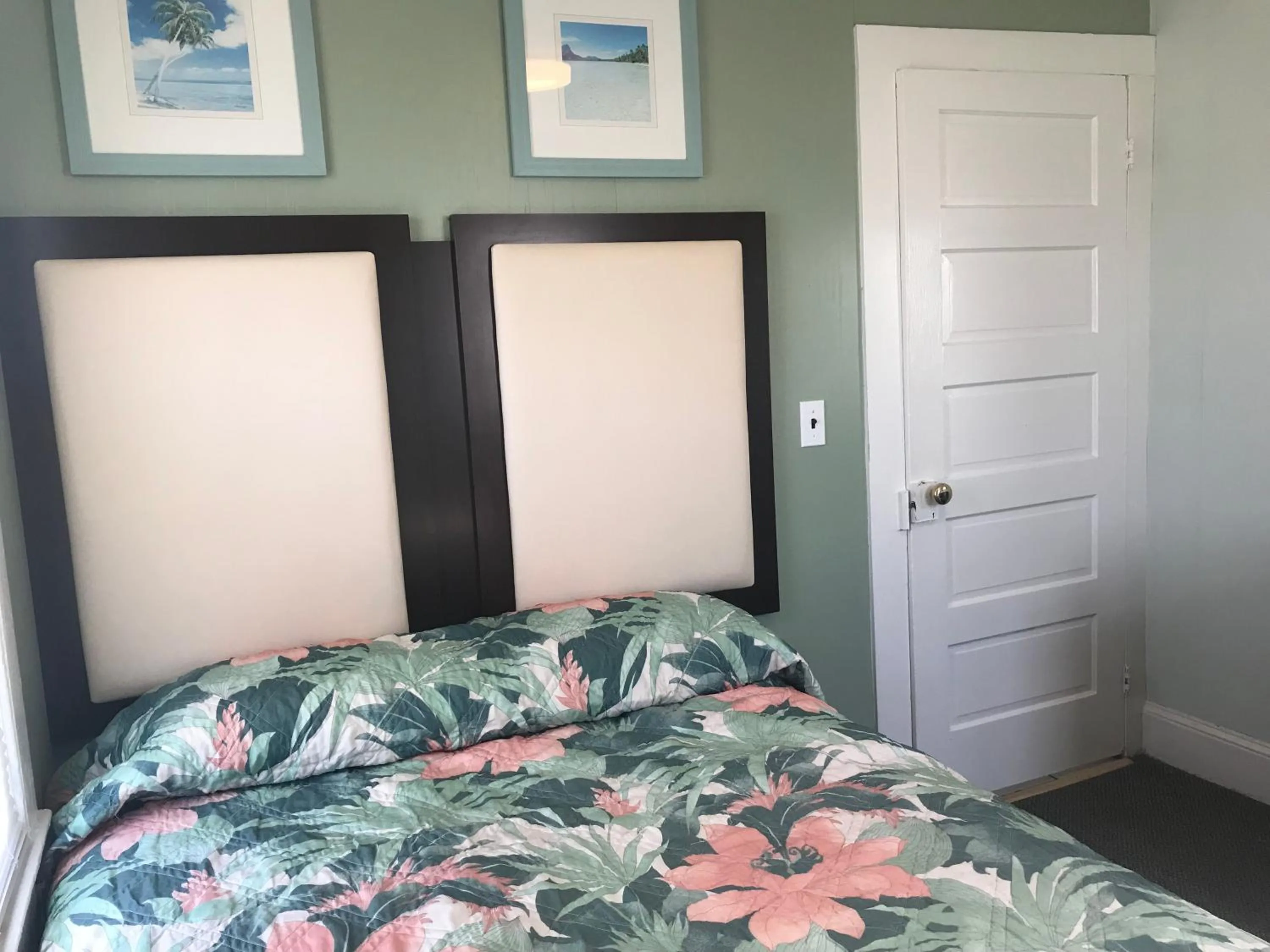 Bedroom, Bed in Mallard Apartments