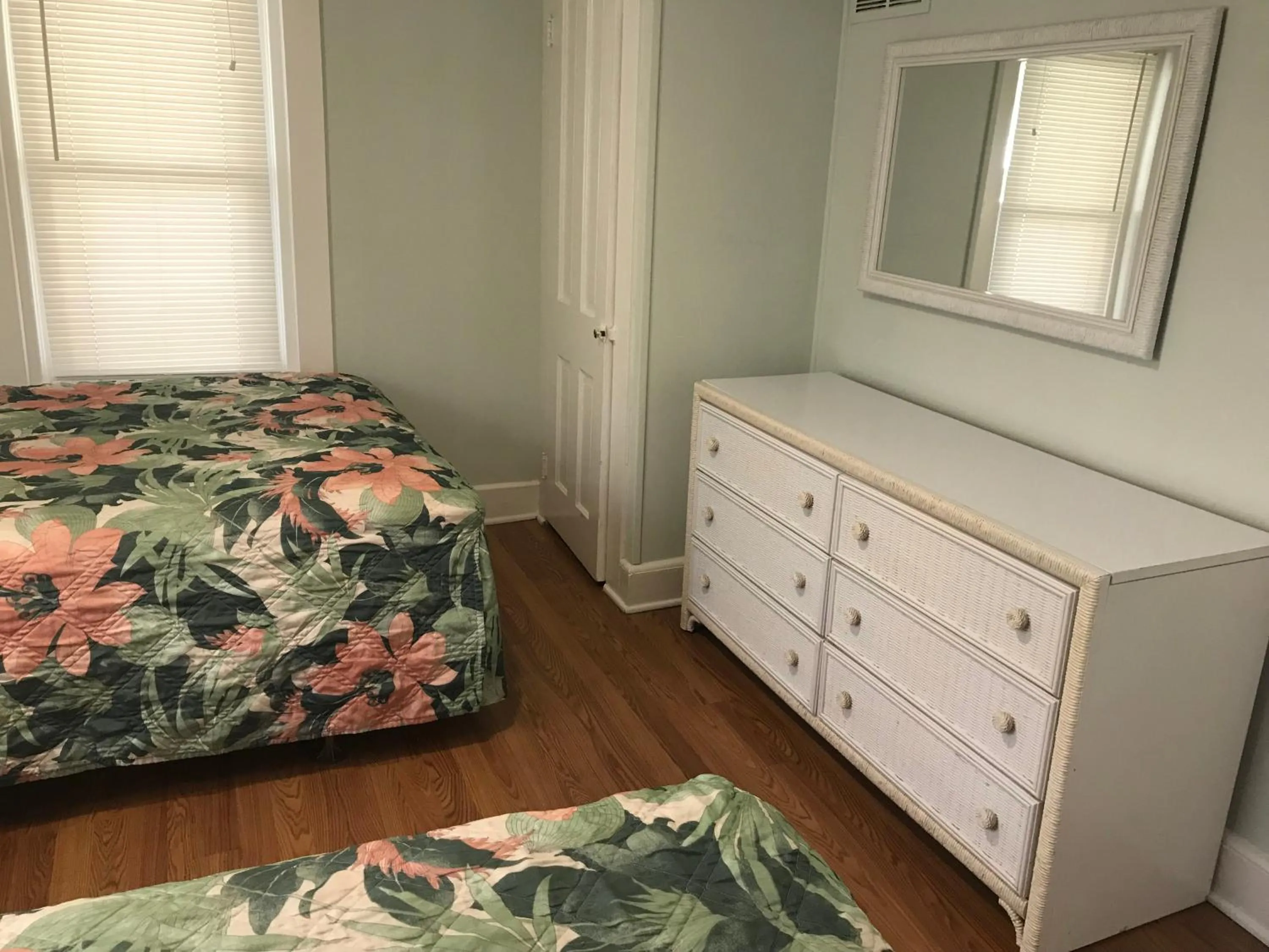 Bedroom, Bed in Mallard Apartments