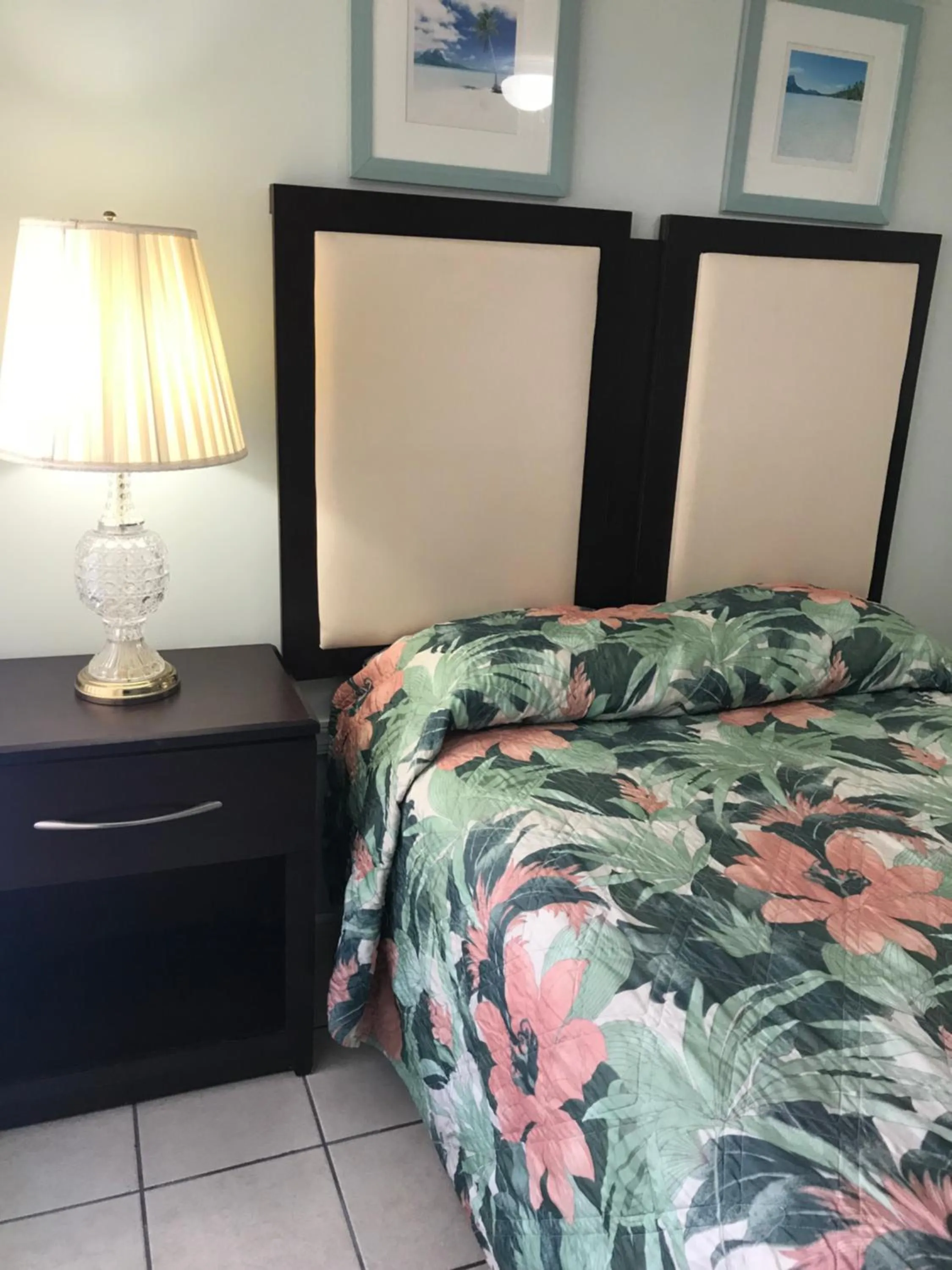 Bedroom, Bed in Mallard Apartments