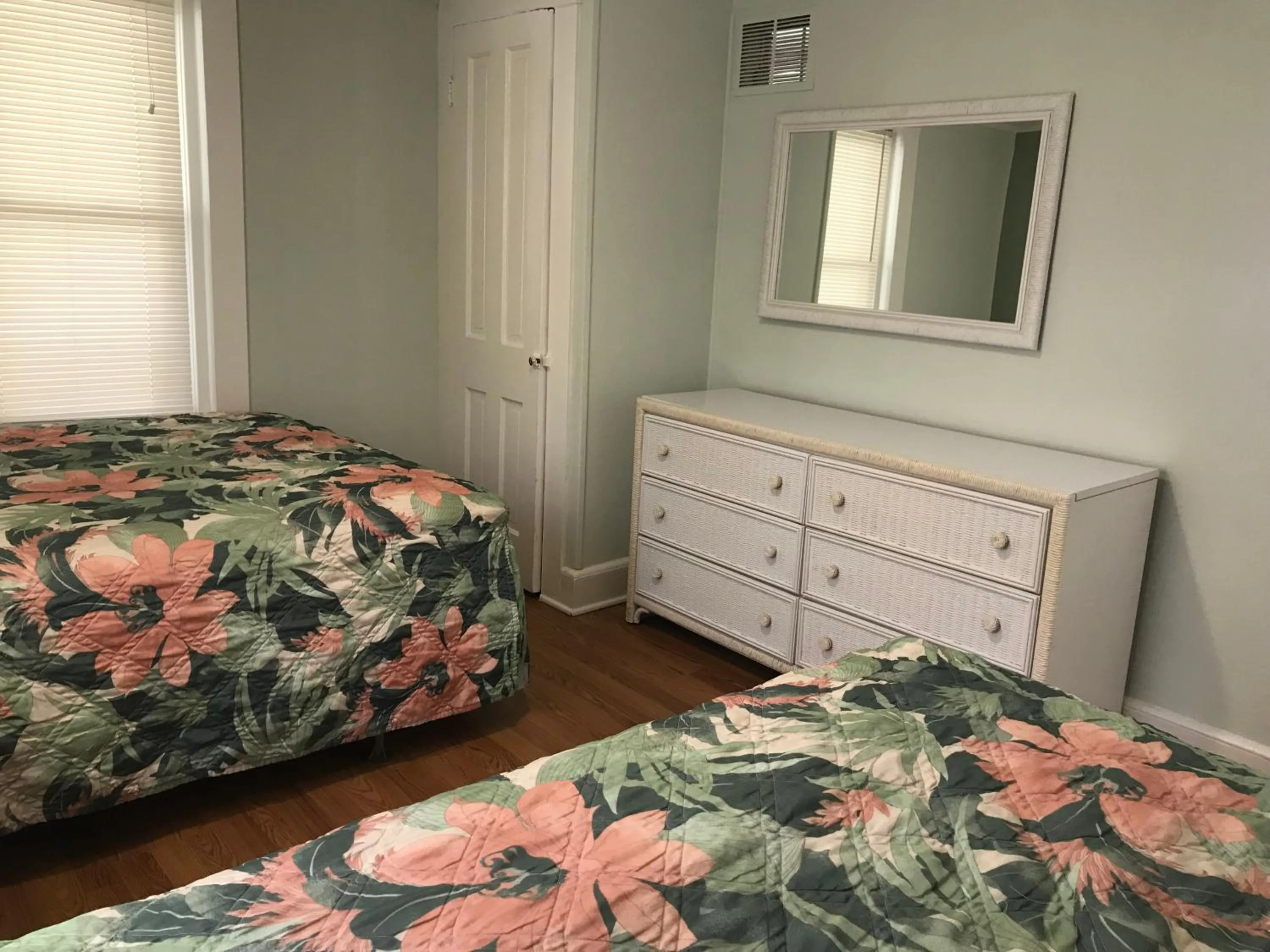Bedroom, Bed in Mallard Apartments