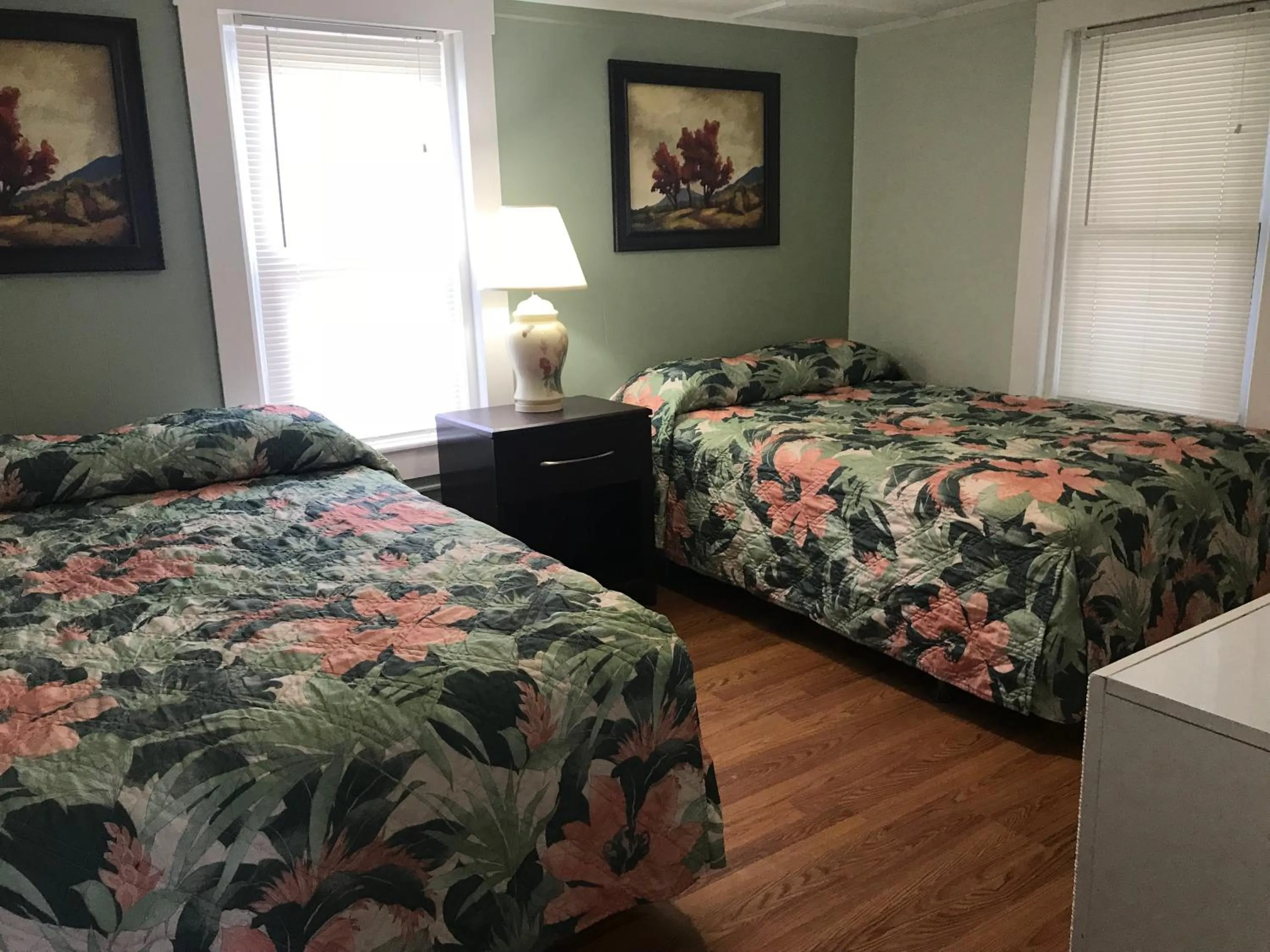 Bedroom, Bed in Mallard Apartments
