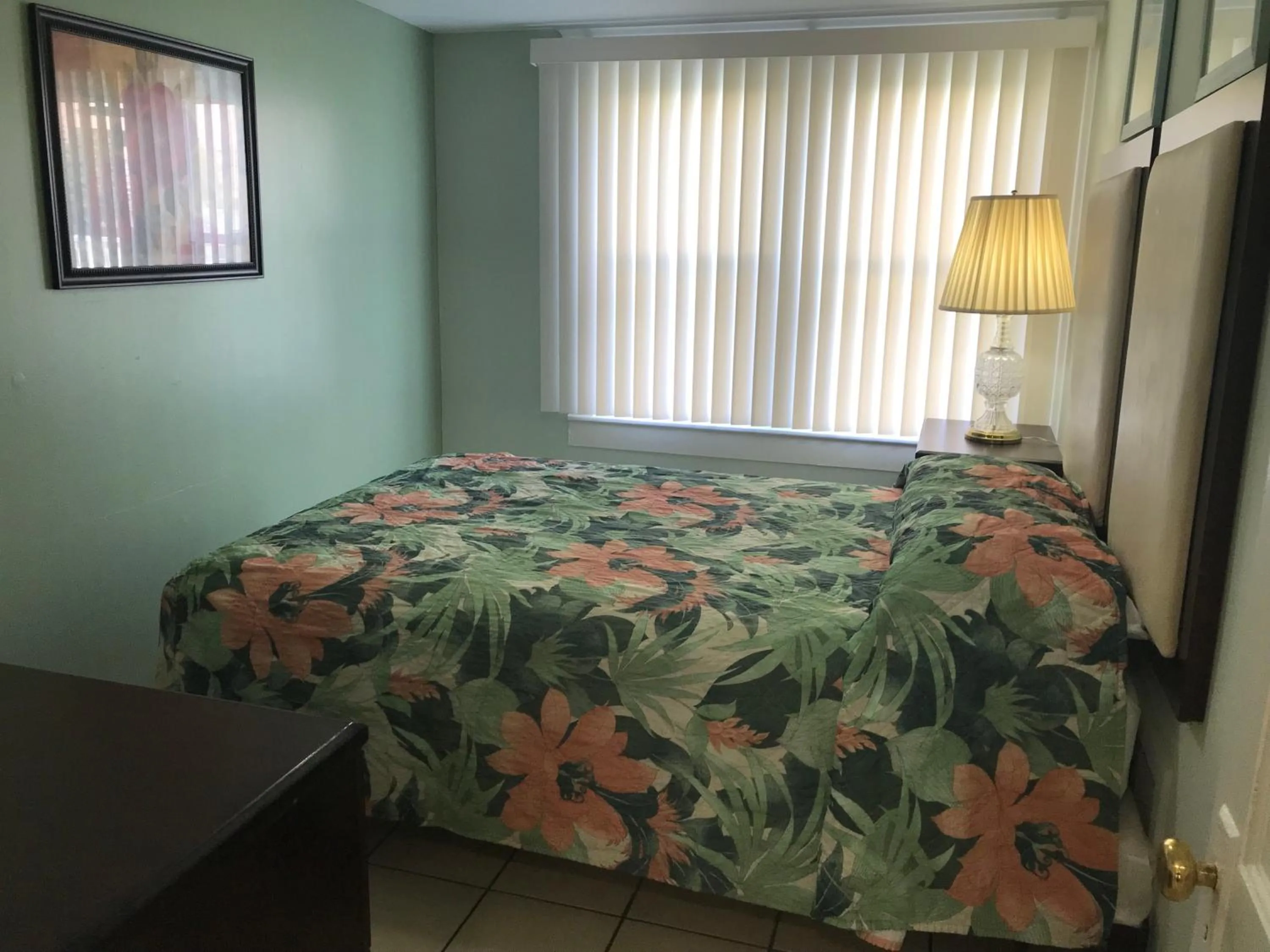 Bedroom, Bed in Mallard Apartments