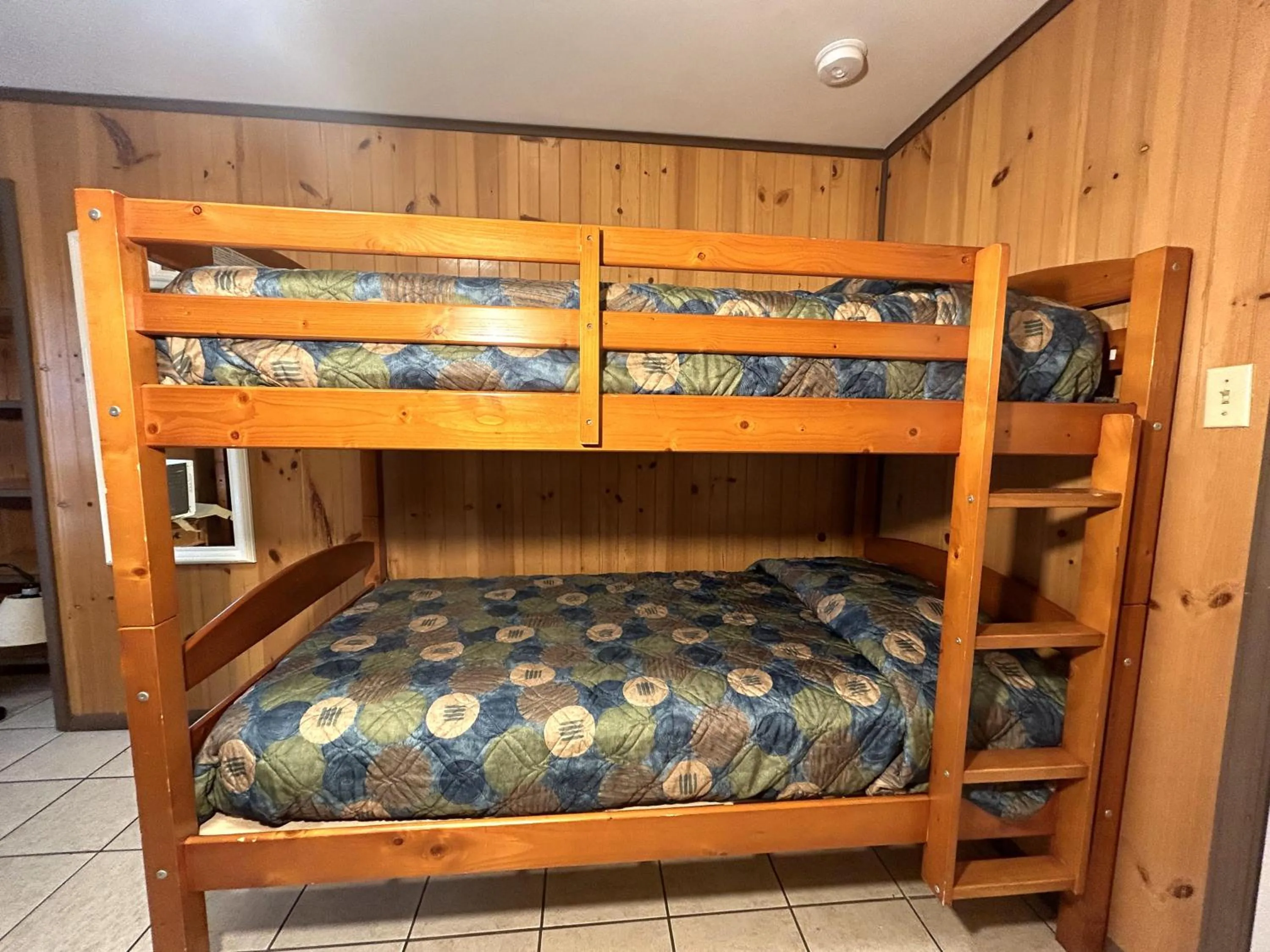 Bedroom, Bed in Wilmington Terrace