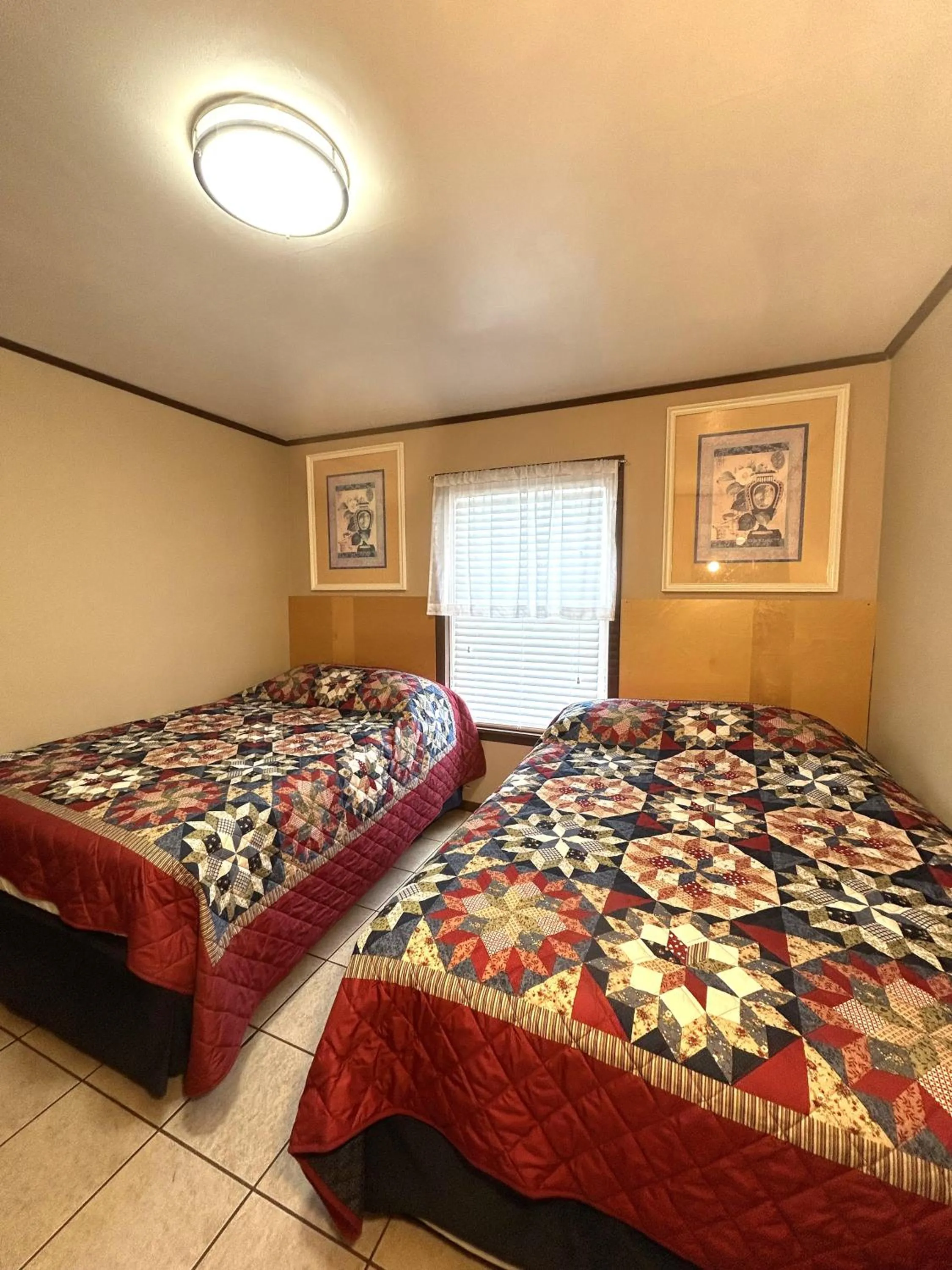 Photo of the whole room, Bed in Wilmington Terrace