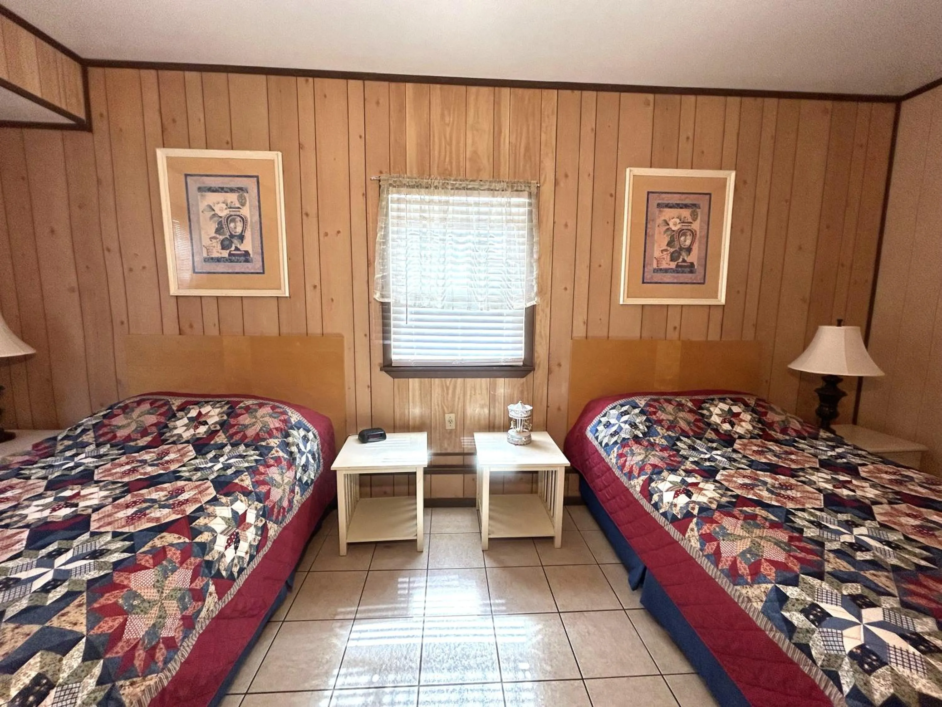 Photo of the whole room, Bed in Wilmington Terrace