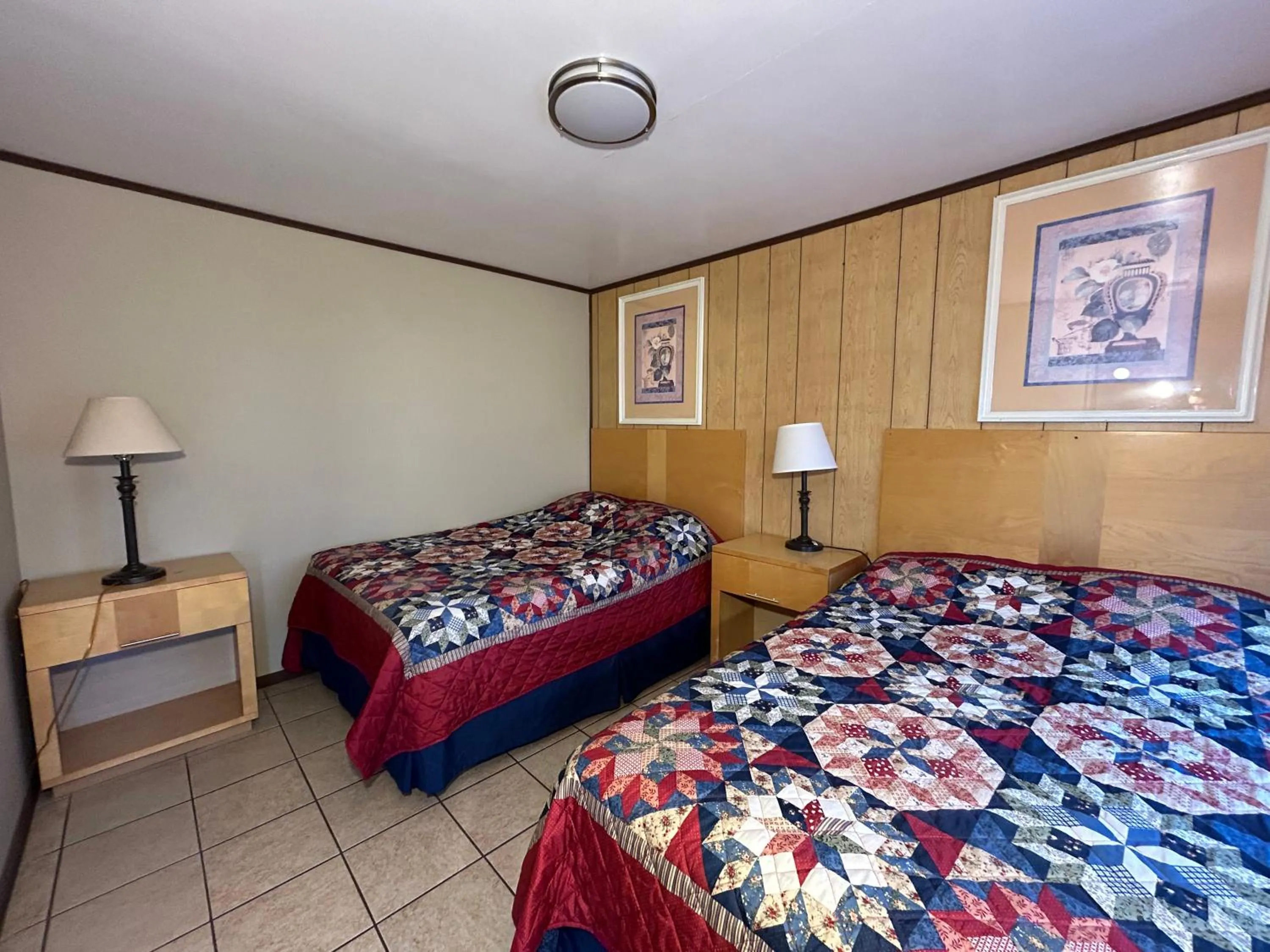 Photo of the whole room, Bed in Wilmington Terrace