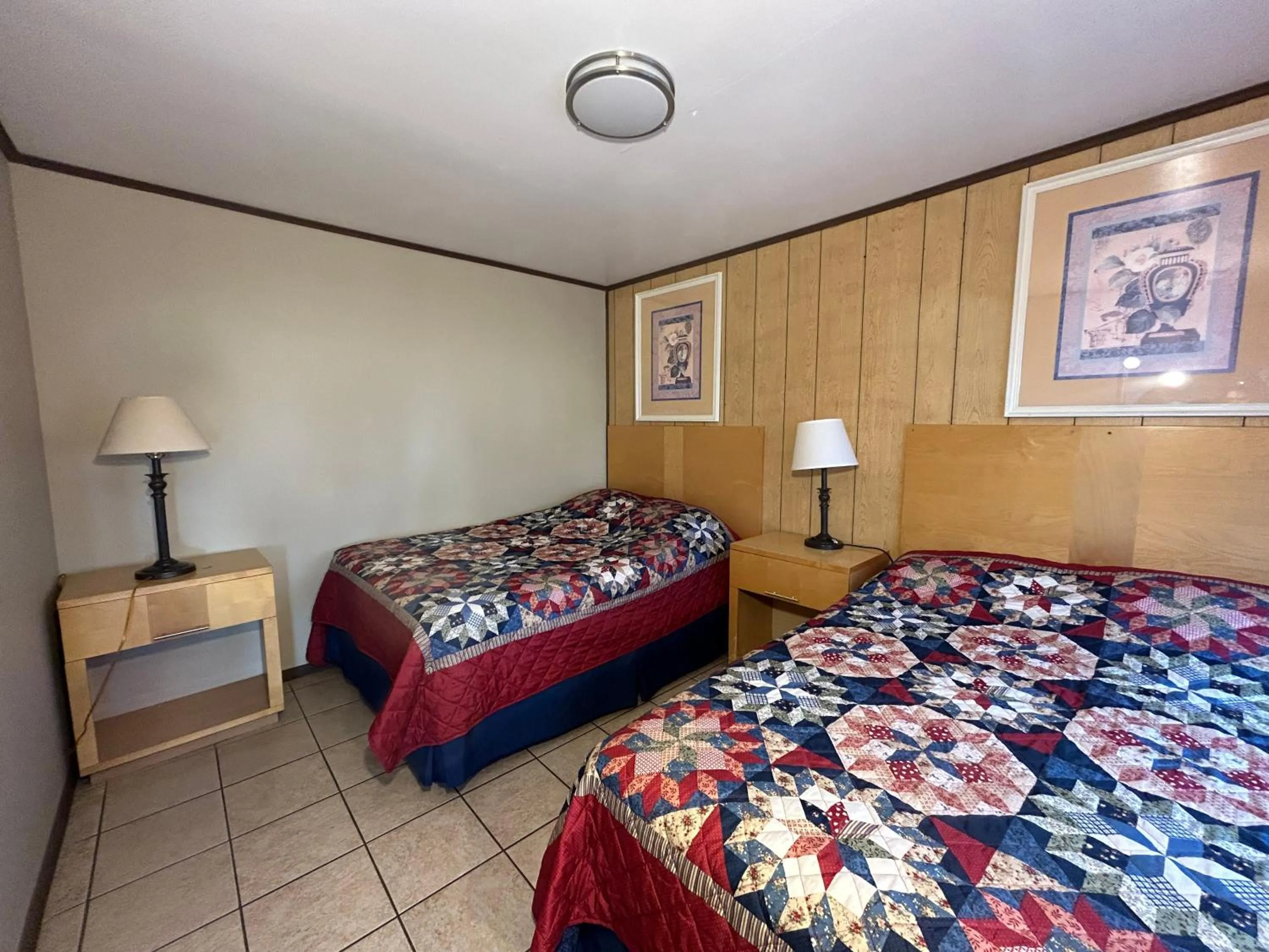 Photo of the whole room, Bed in Wilmington Terrace