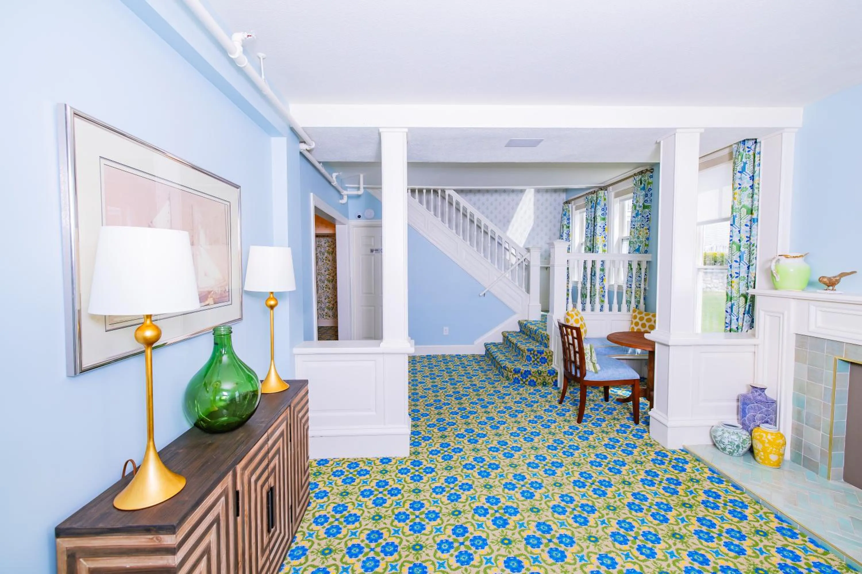 Seating area in Harbour View Inn