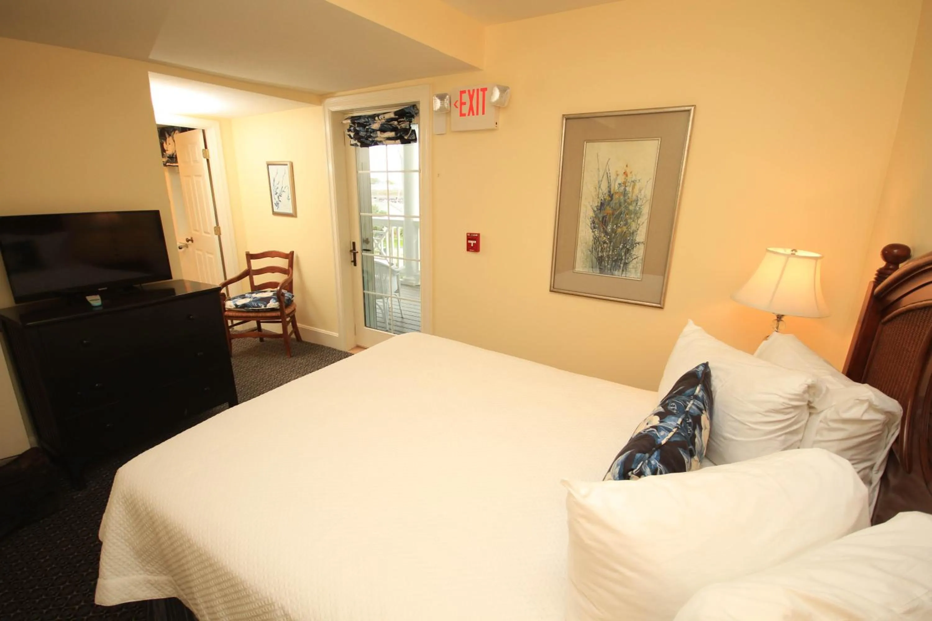 Bedroom in Harbour View Inn