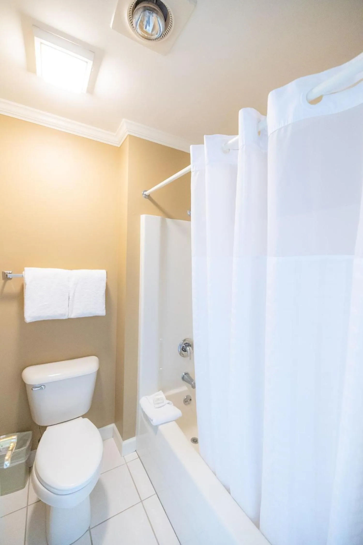 Shower in Harbour View Inn