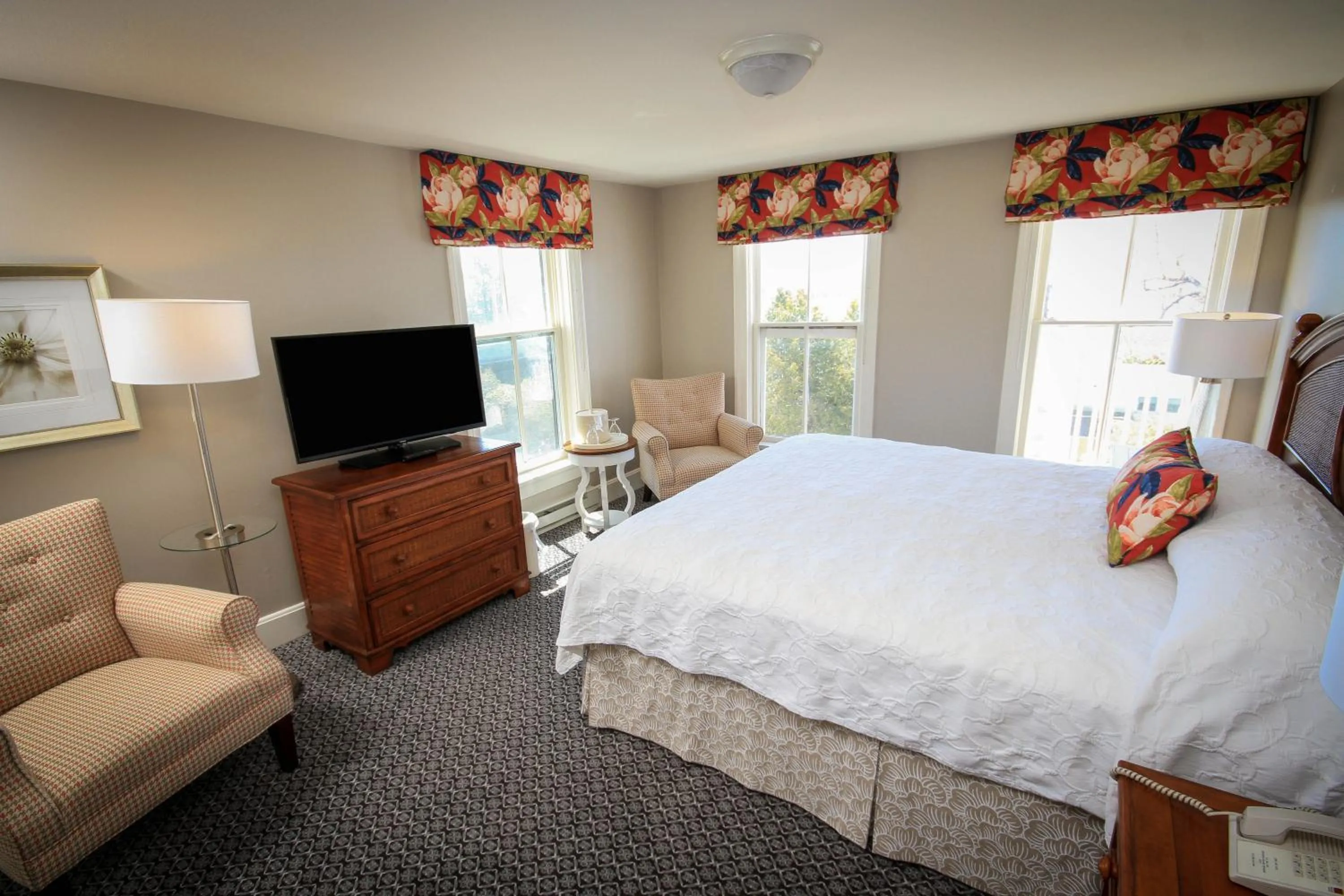 Bed in Harbour View Inn