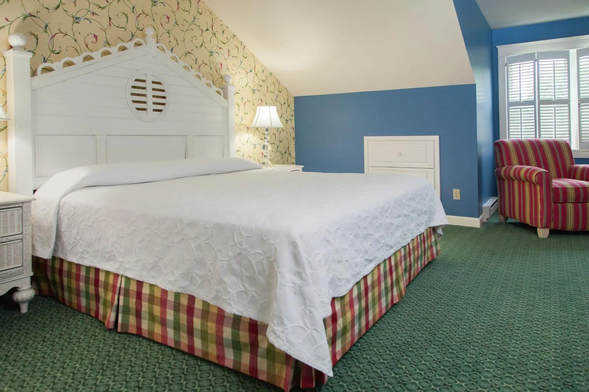 Bed in Harbour View Inn