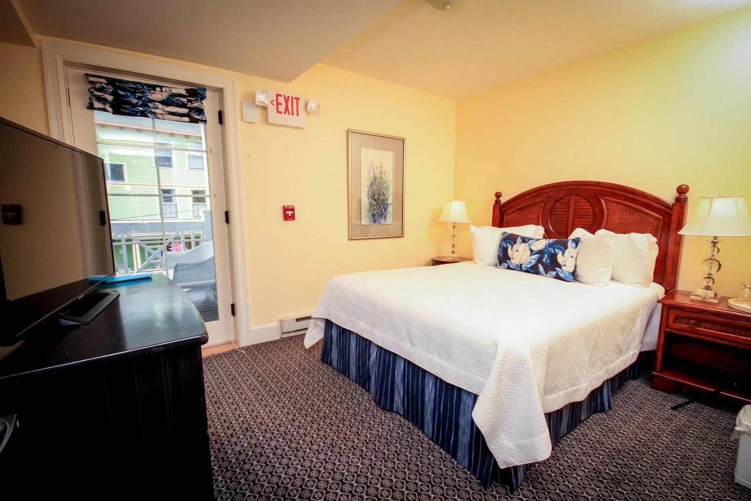 Photo of the whole room in Harbour View Inn